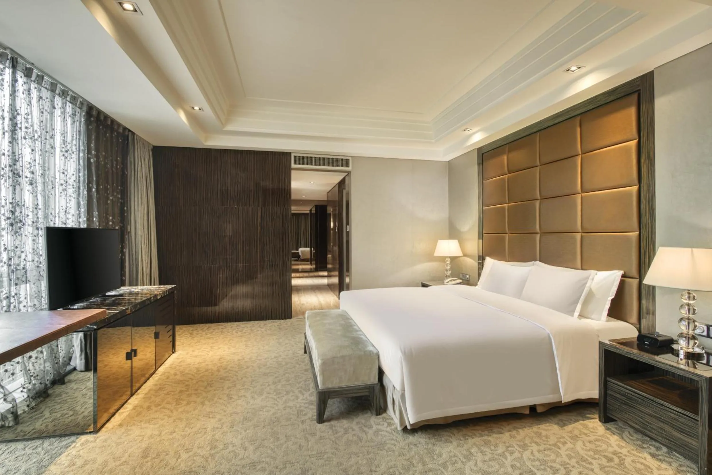 Bed in Crowne Plaza Beijing Chaoyang U-Town by IHG - within 30 minutes to Forbidden City by metro
