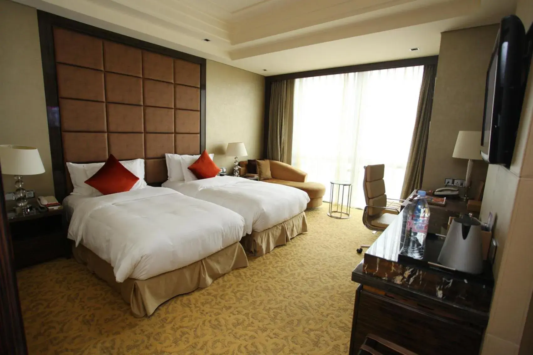 Bed in Crowne Plaza Beijing Chaoyang U-Town by IHG - within 30 minutes to Forbidden City by metro Bed in Crowne Plaza Beijing Chaoyang U-Town by IHG - within 30 minutes to Forbidden City by metro