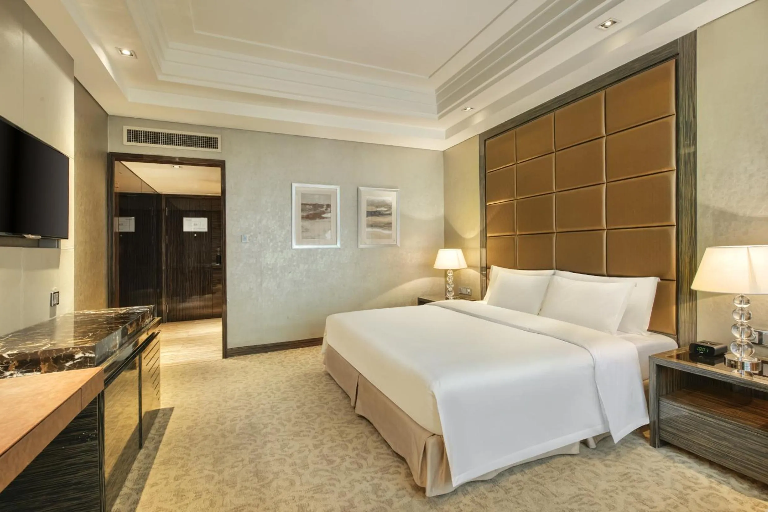 Photo of the whole room, Bed in Crowne Plaza Beijing Chaoyang U-Town by IHG - within 30 minutes to Forbidden City by metro