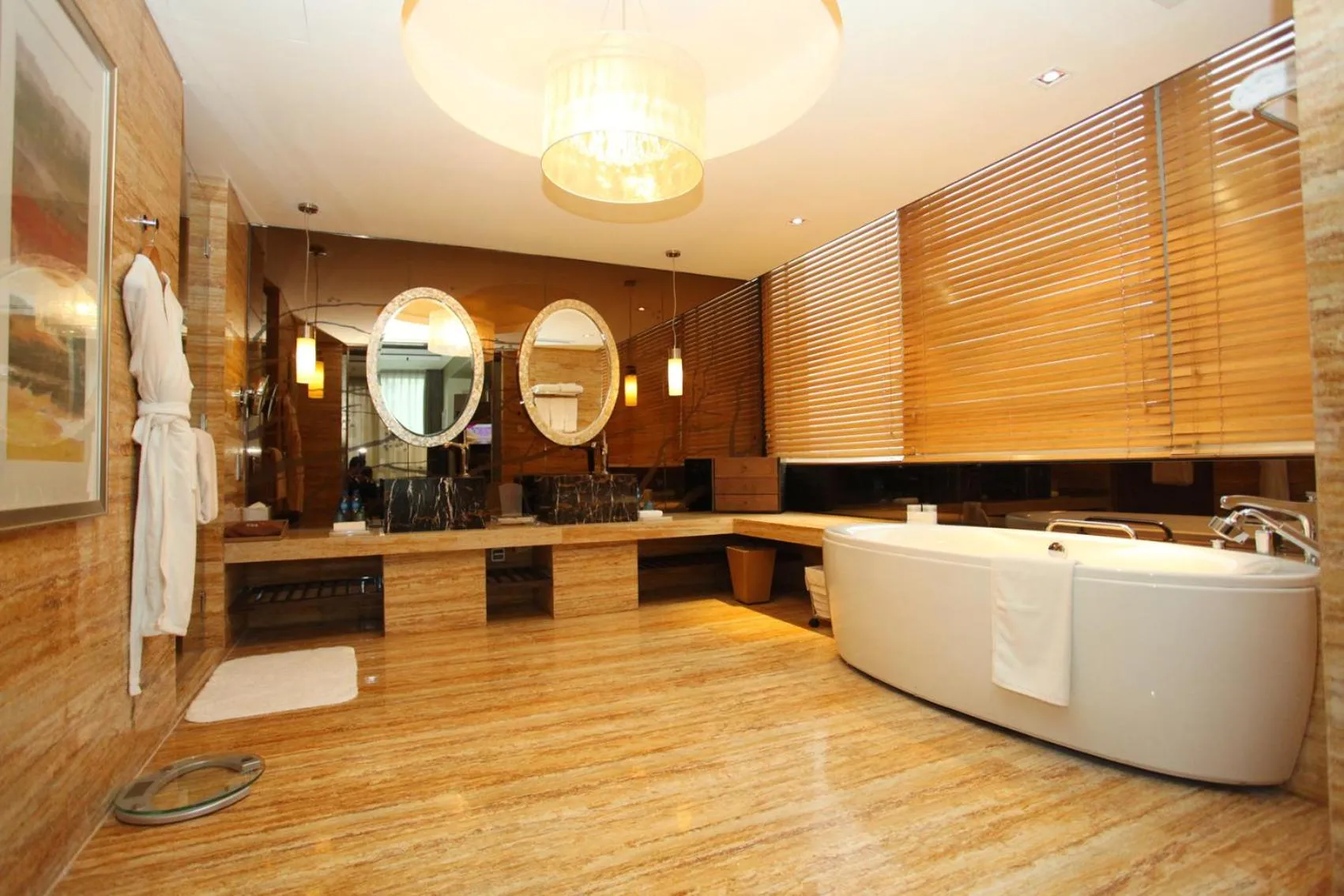 Bathroom in Crowne Plaza Beijing Chaoyang U-Town by IHG - within 30 minutes to Forbidden City by metro