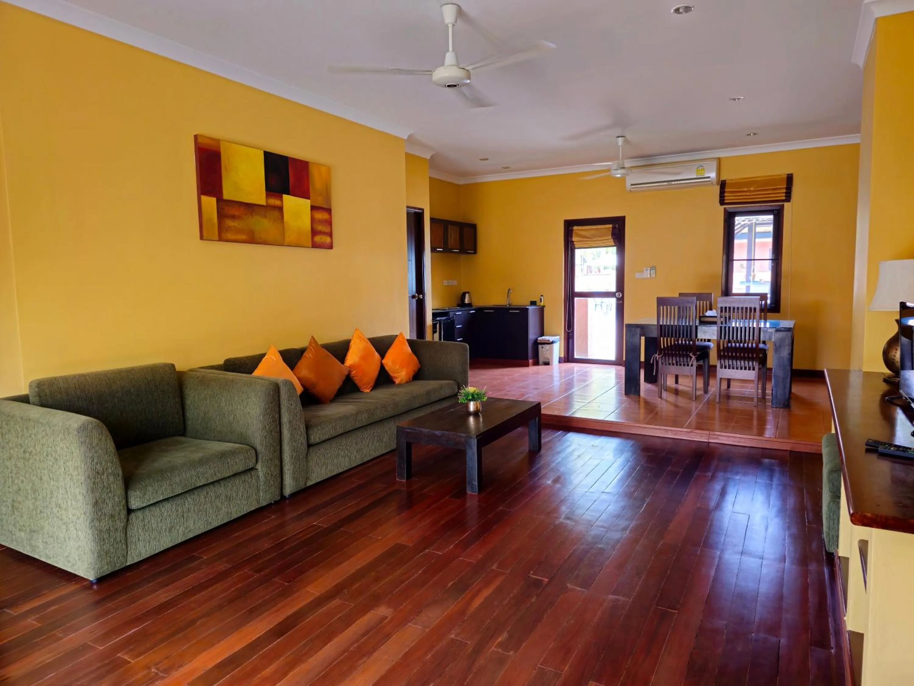 TV and multimedia in Baan Mesuk Hua Hin Spa and Resort