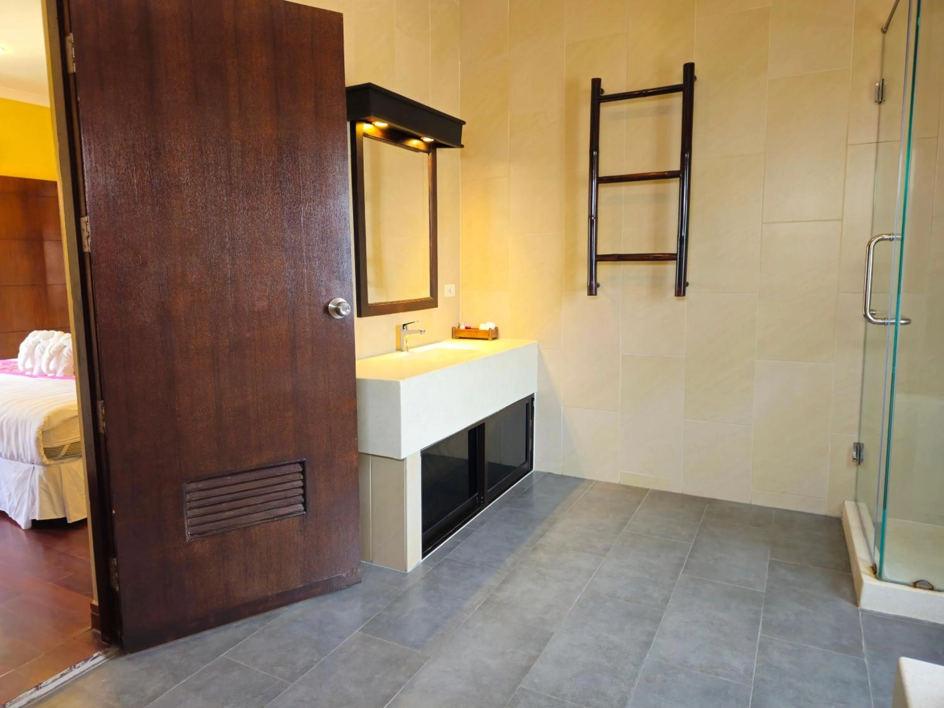 Shower, Bed in Baan Mesuk Hua Hin Spa and Resort