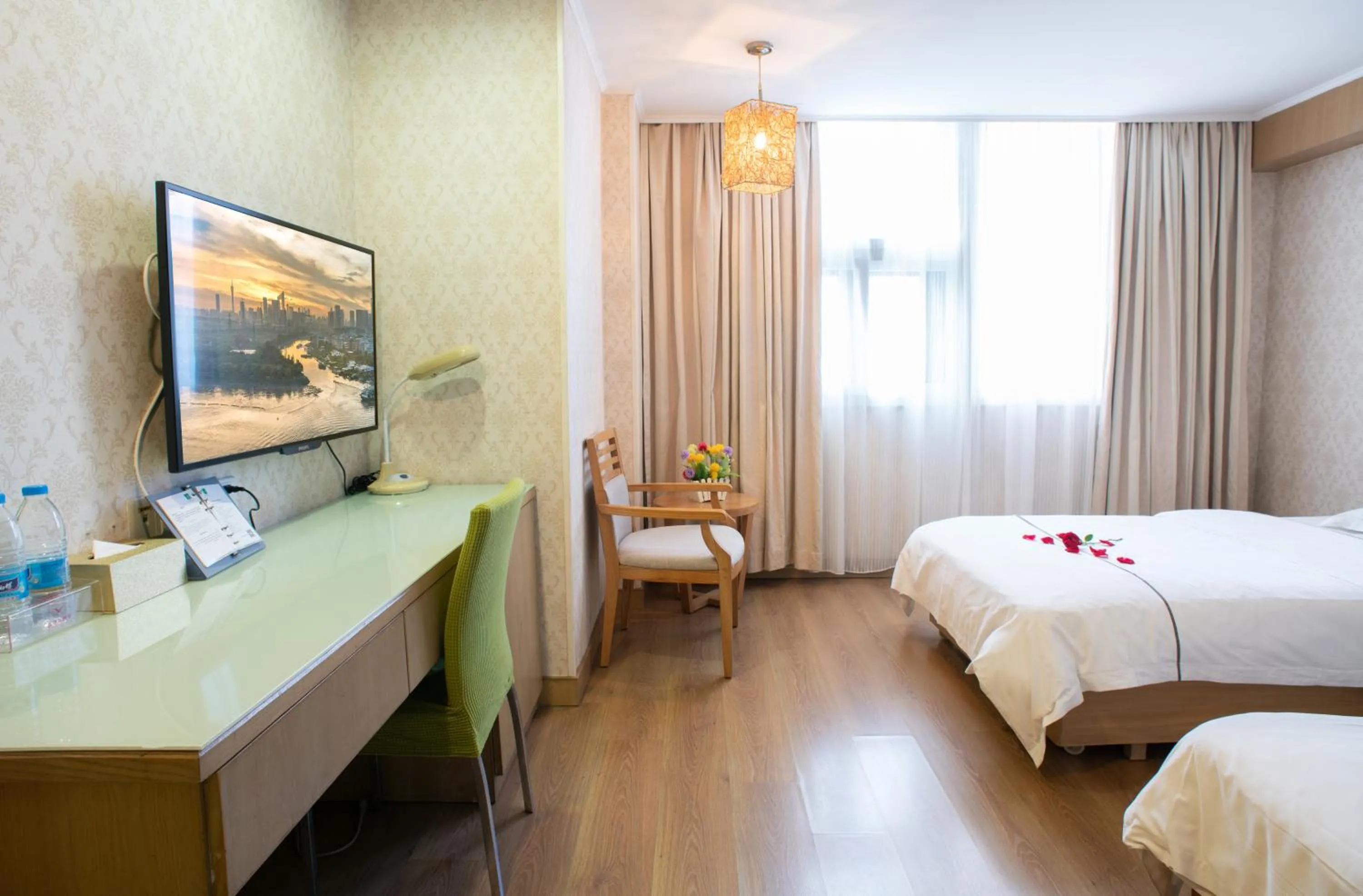 Photo of the whole room, TV/Entertainment Center in Guangzhou Xin Yue Xin Hotel