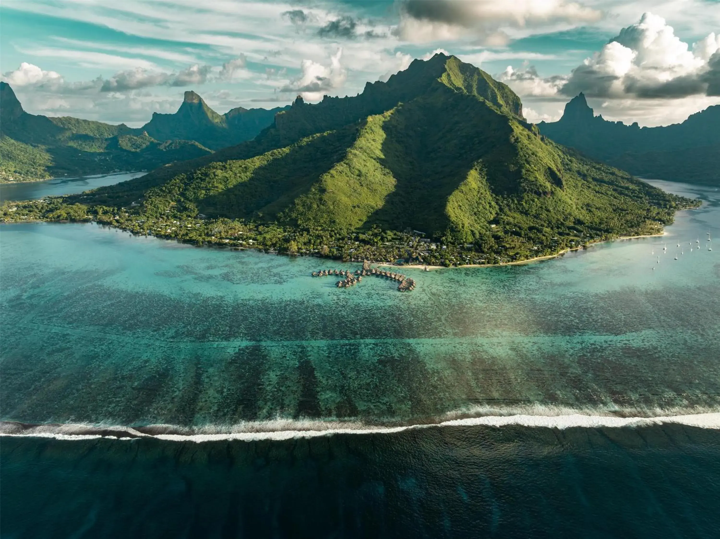 Property building in Hilton Moorea Lagoon Resort & Spa Property building in Hilton Moorea Lagoon Resort & Spa