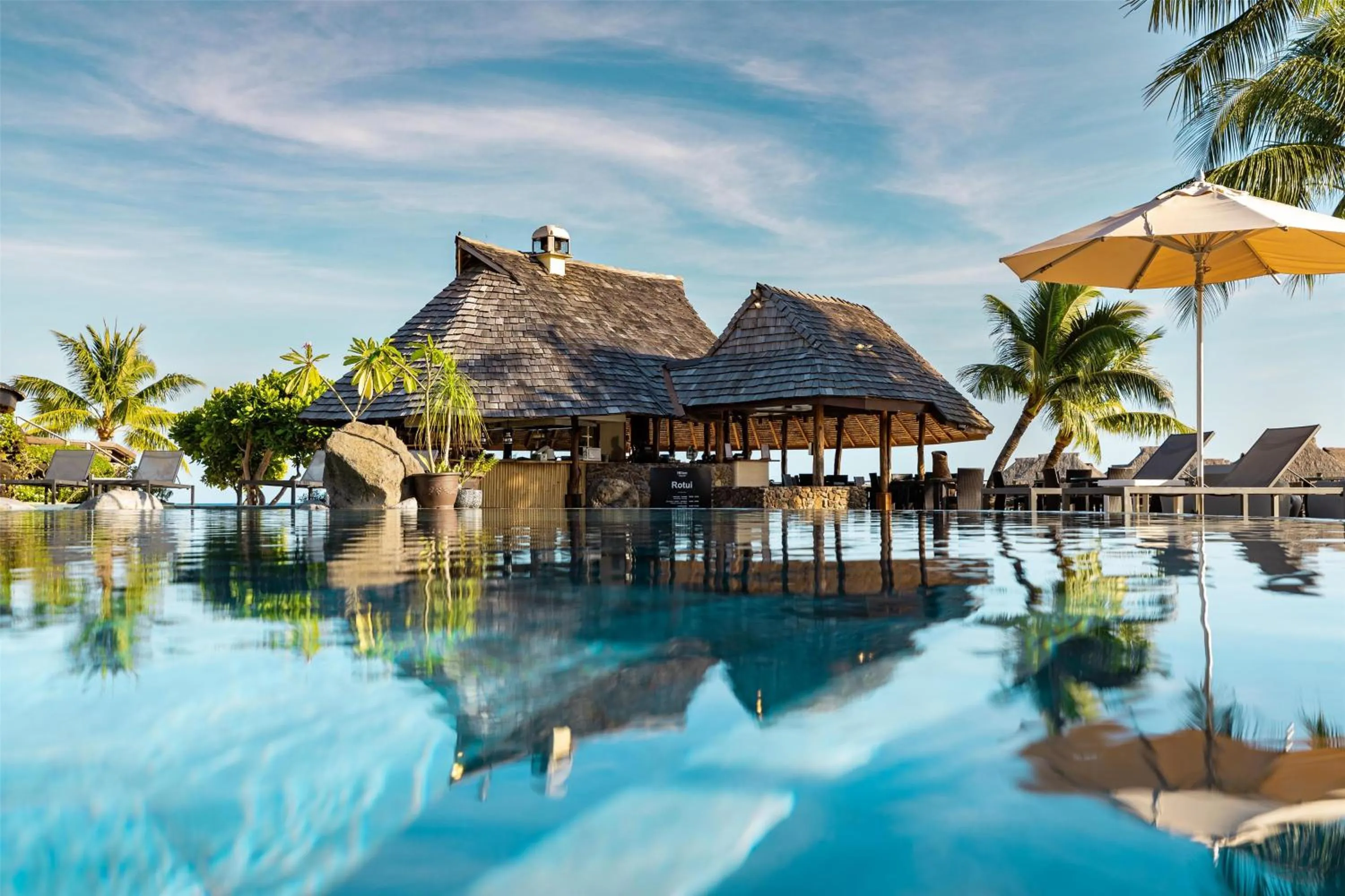 Dining area in Hilton Moorea Lagoon Resort & Spa