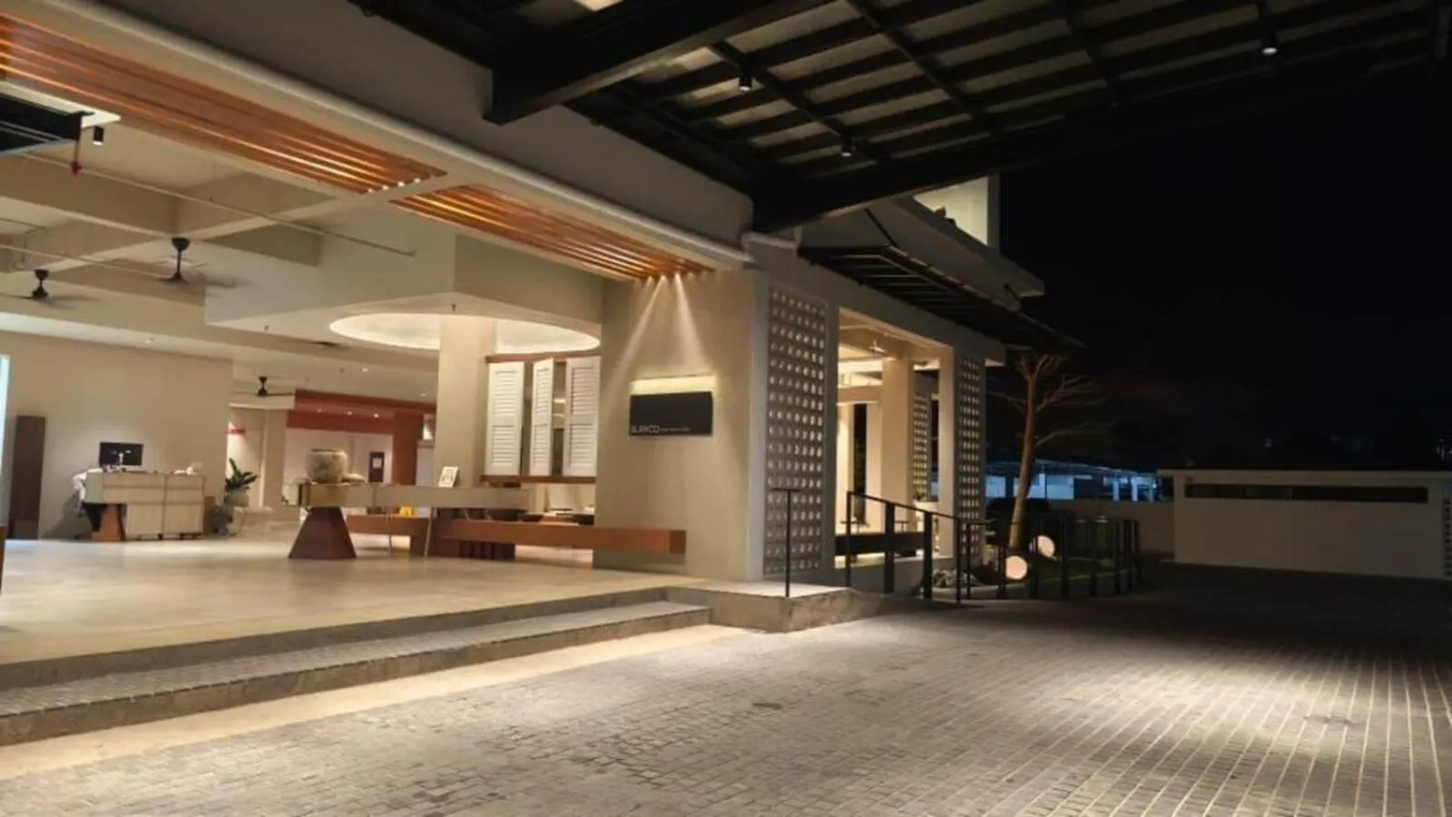 Facade/entrance in Blanco Apartment Hotel