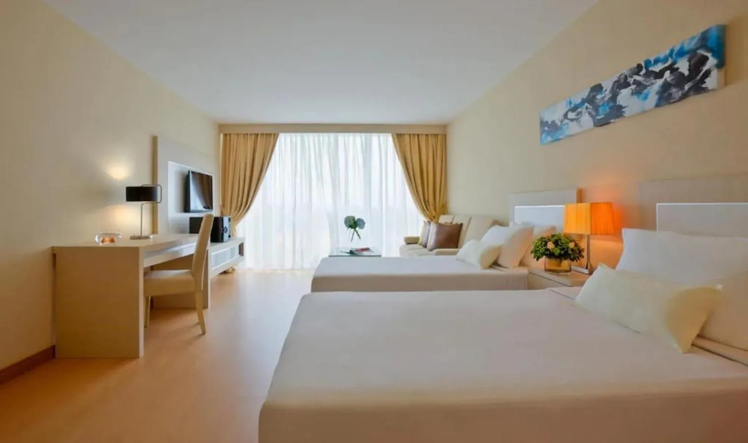 Bed in Blanco Apartment Hotel