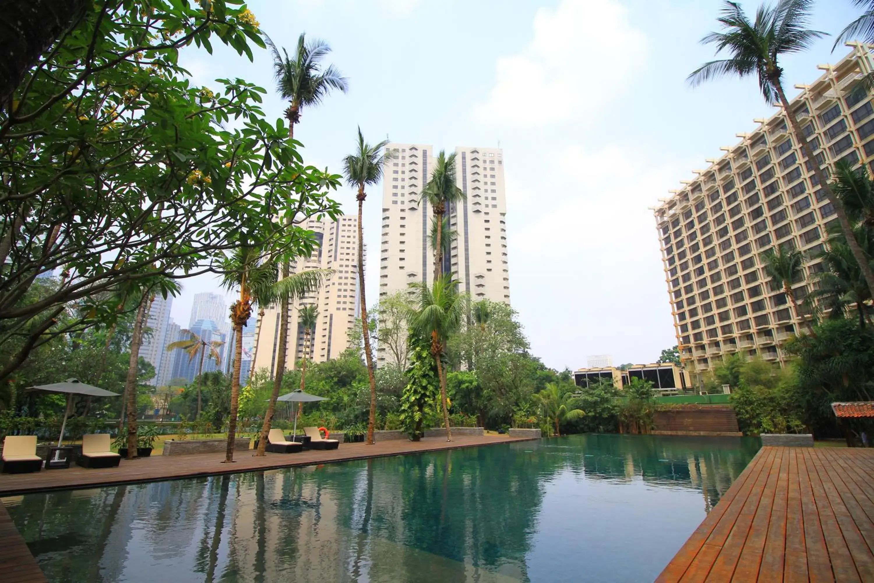 Swimming pool in The Sultan Hotel & Residence Jakarta Swimming pool in The Sultan Hotel & Residence Jakarta