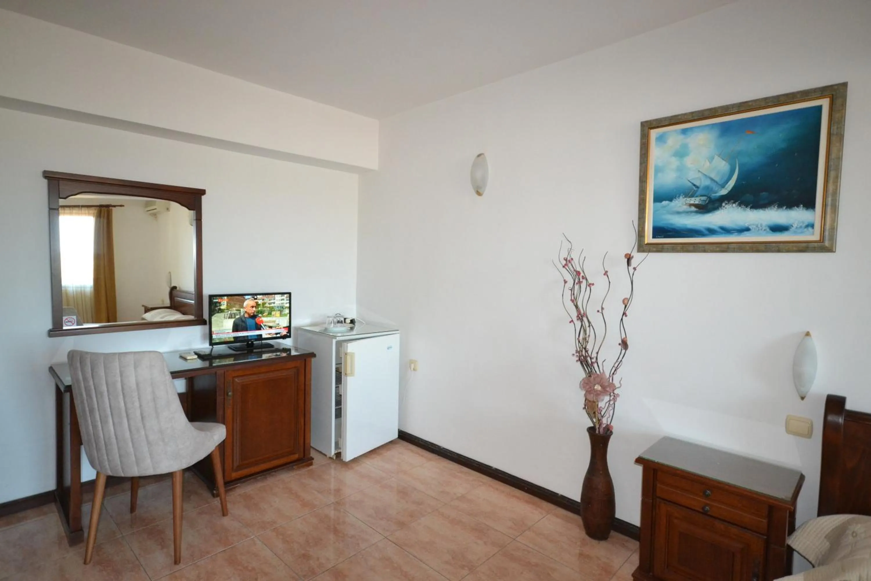 Communal lounge/ TV room in More Family Hotel