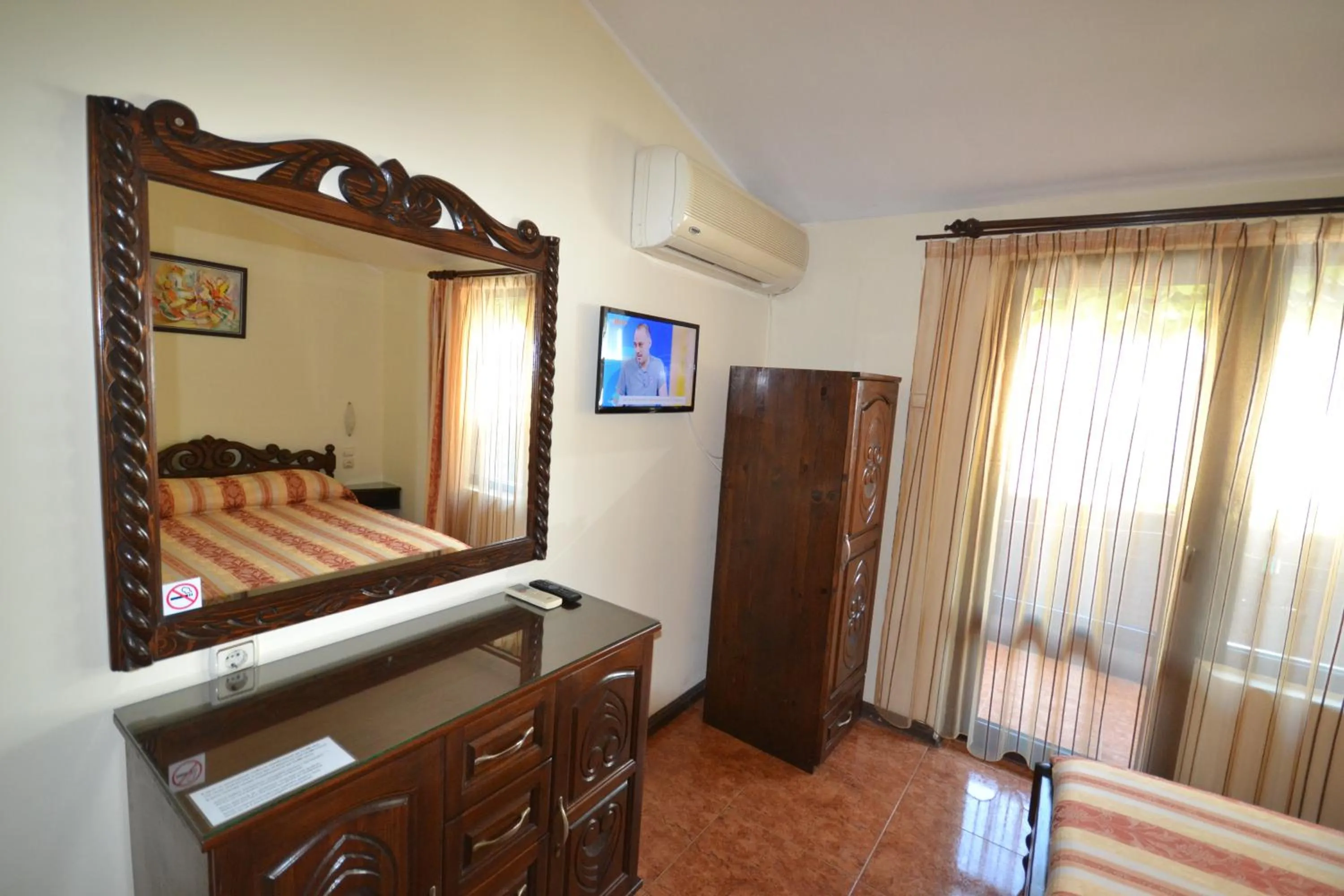 Bedroom, Bed in More Family Hotel