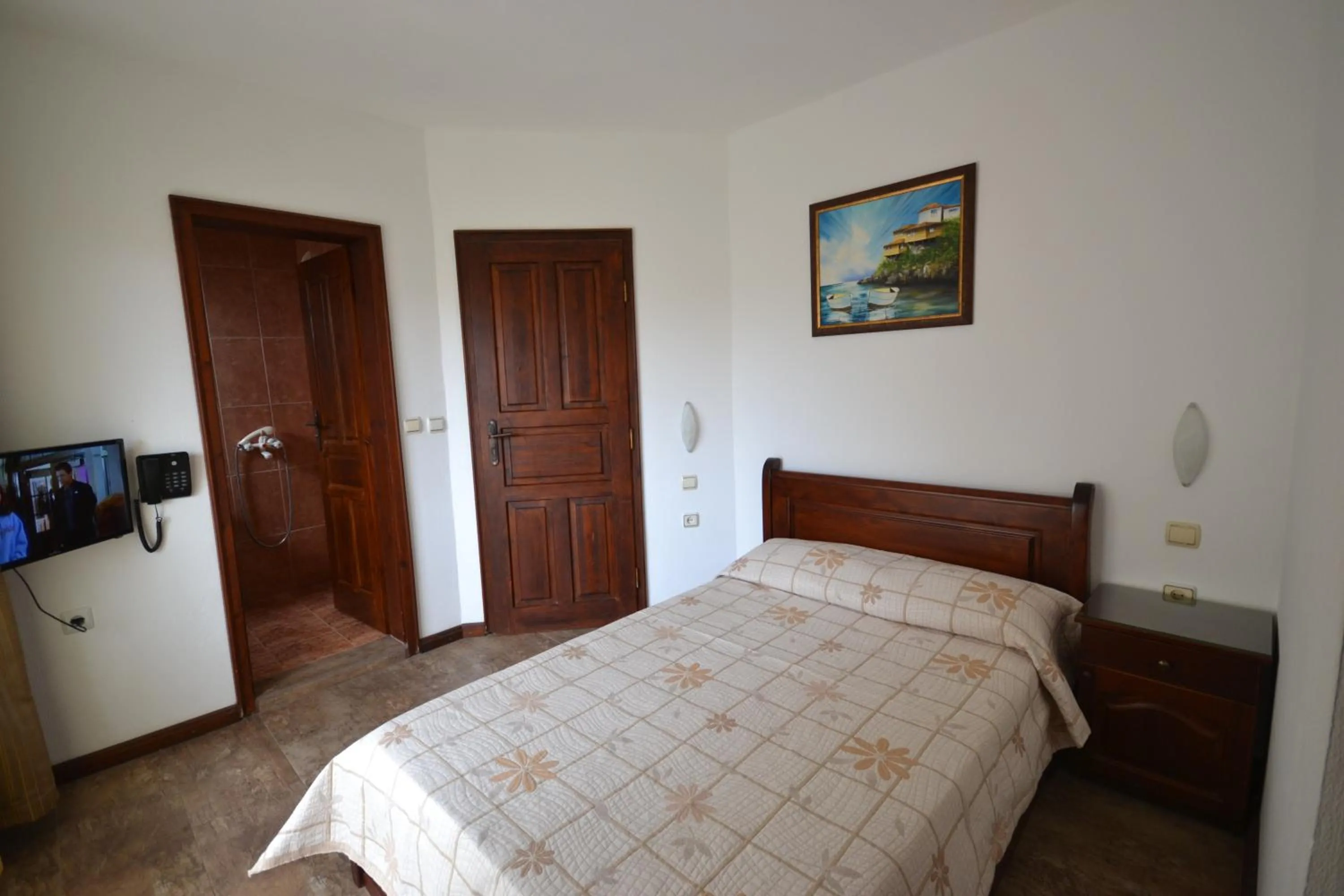 Photo of the whole room, Bed in More Family Hotel
