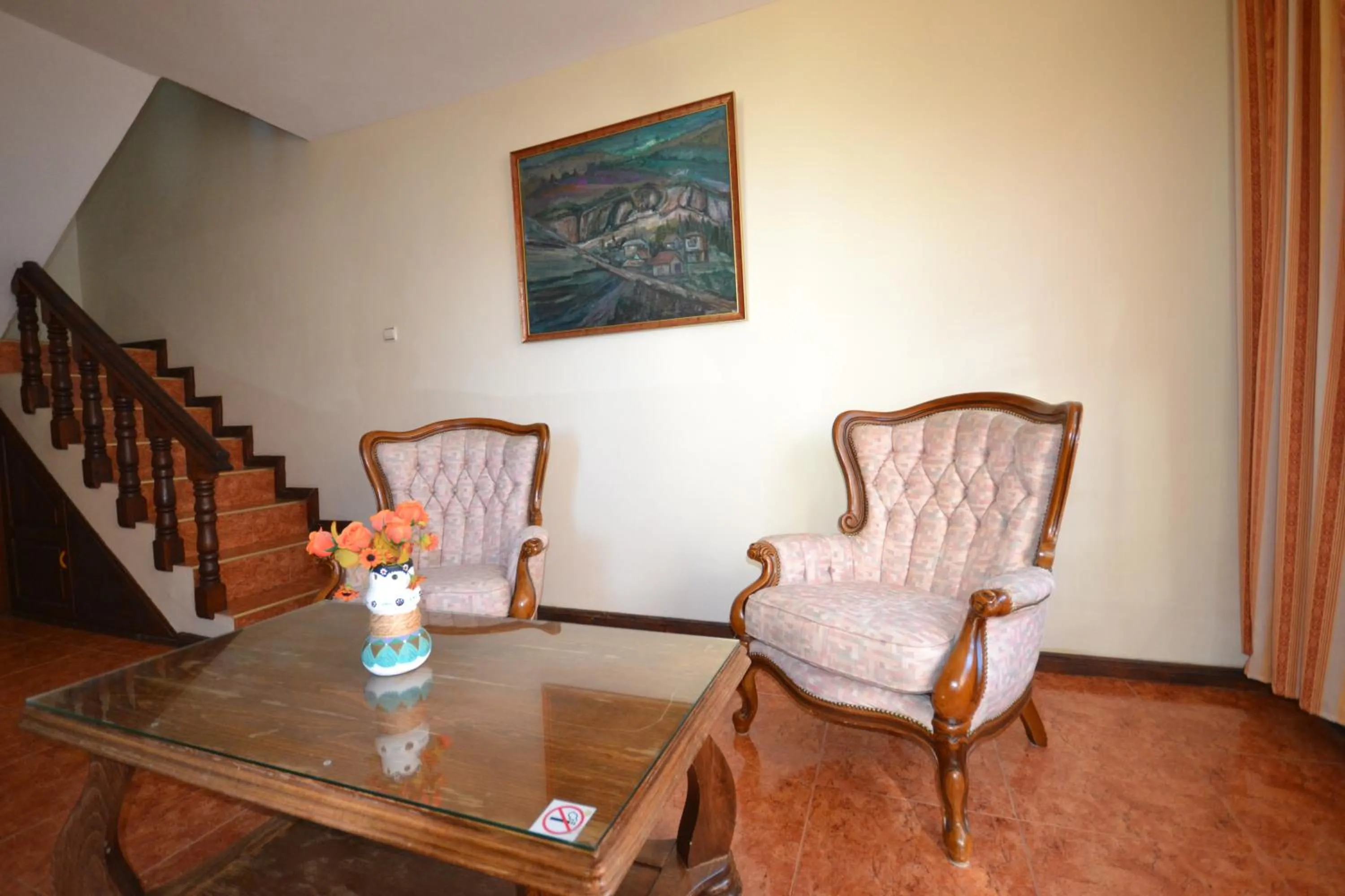 Communal lounge/ TV room in More Family Hotel