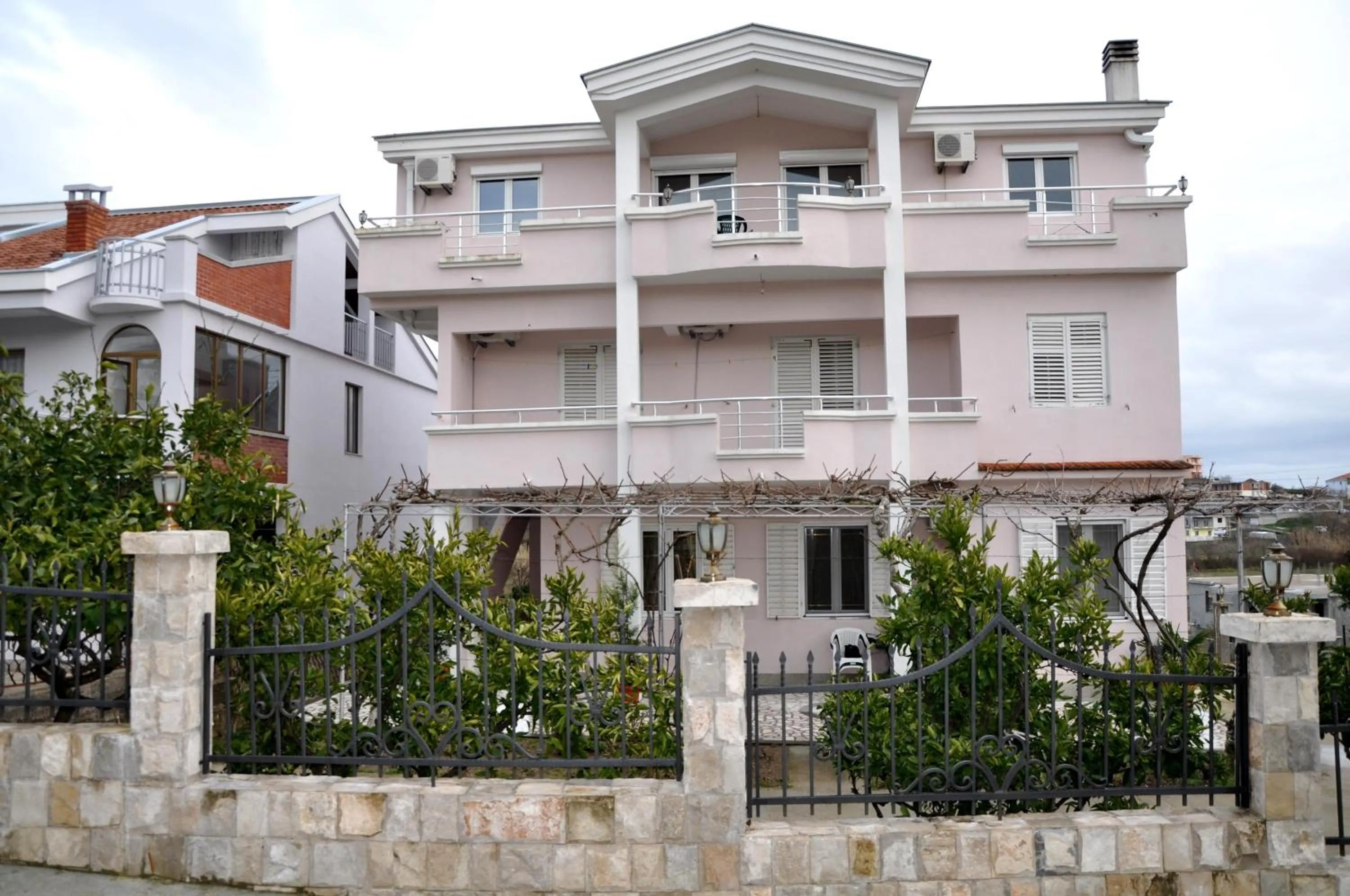Facade/entrance in Apartments Perezaj