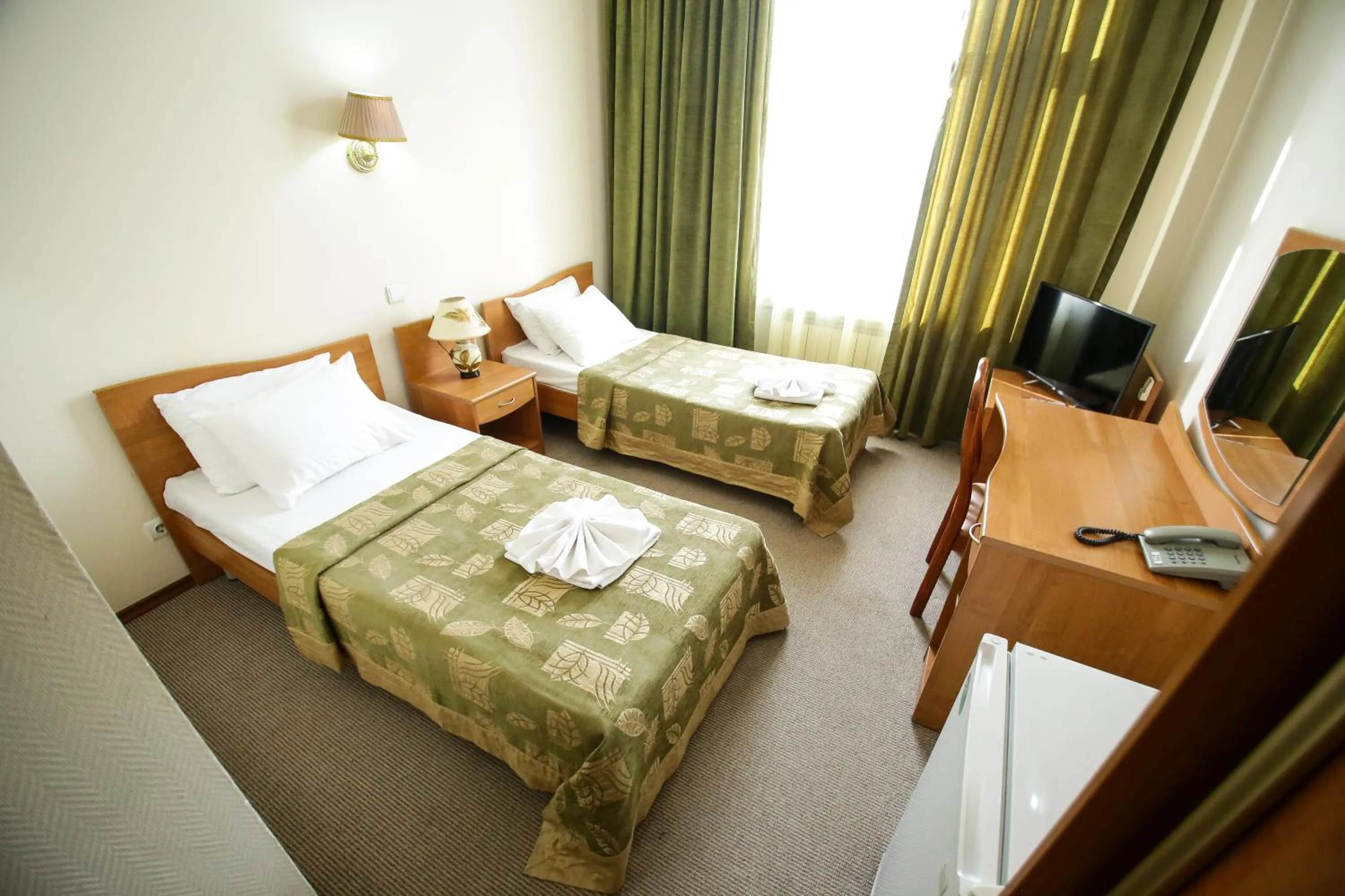 Photo of the whole room, Bed in Victoria Palace