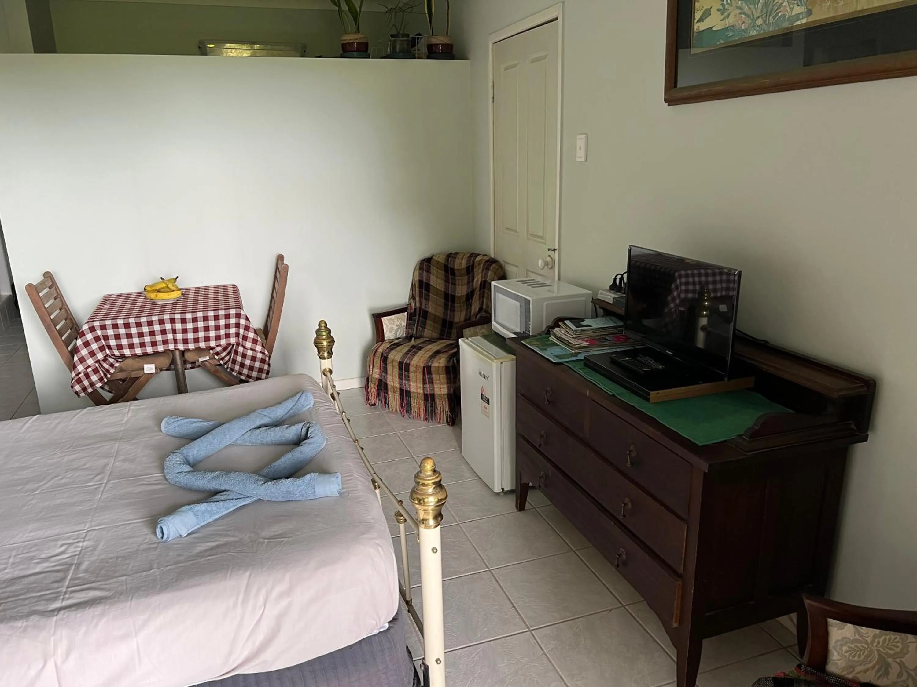 Bed in Mission Beach Escape BnB