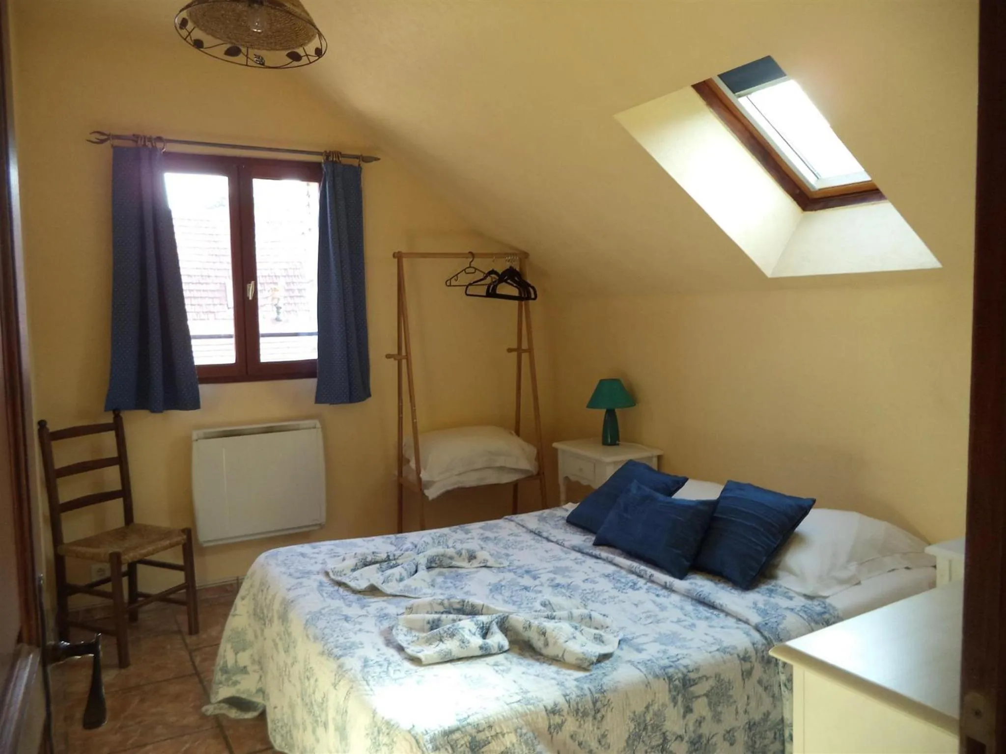 Bedroom, Bed in Trois logements indépendant au Grande Vigne