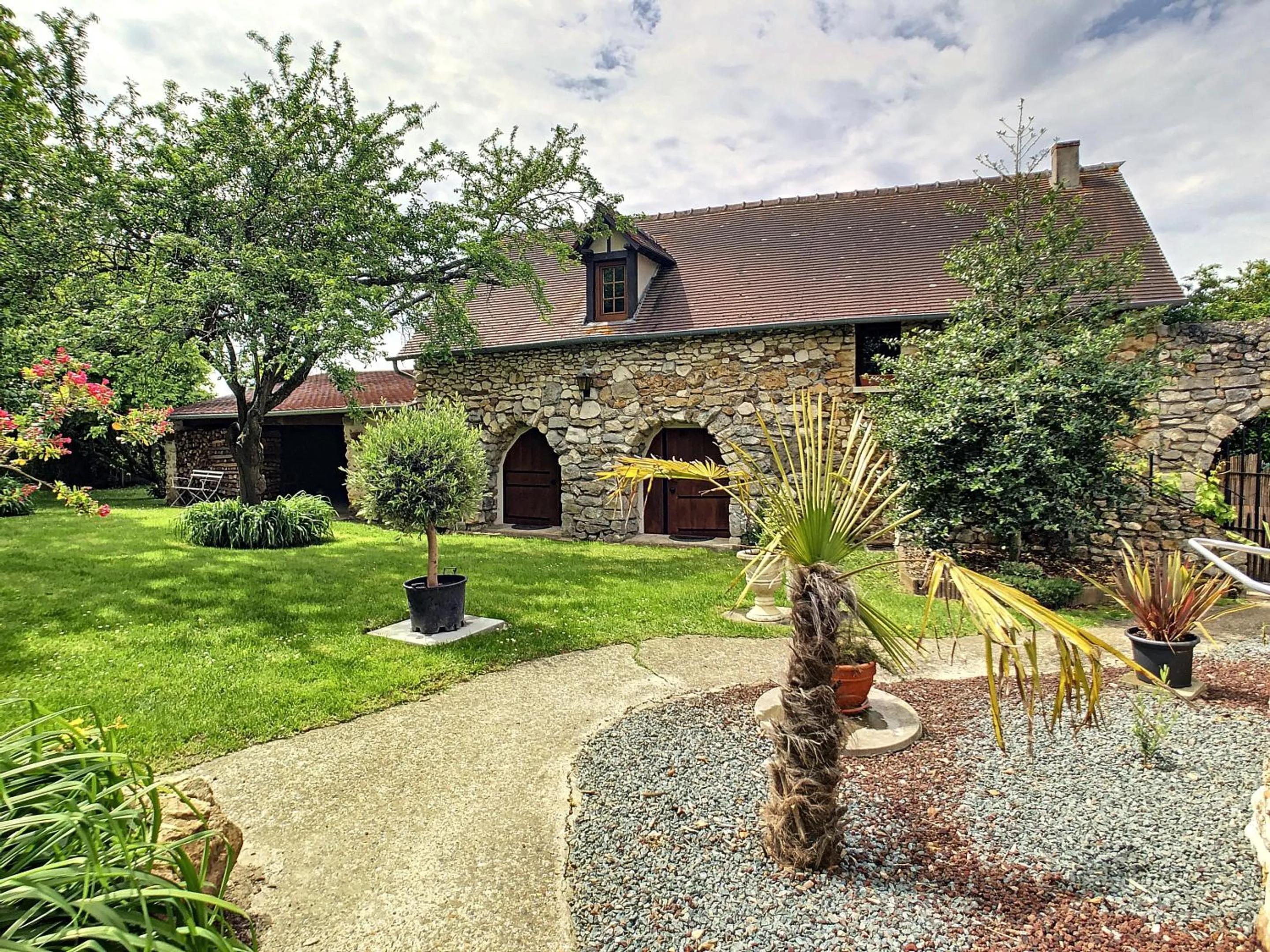 Property building in Trois logements indépendant au Grande Vigne