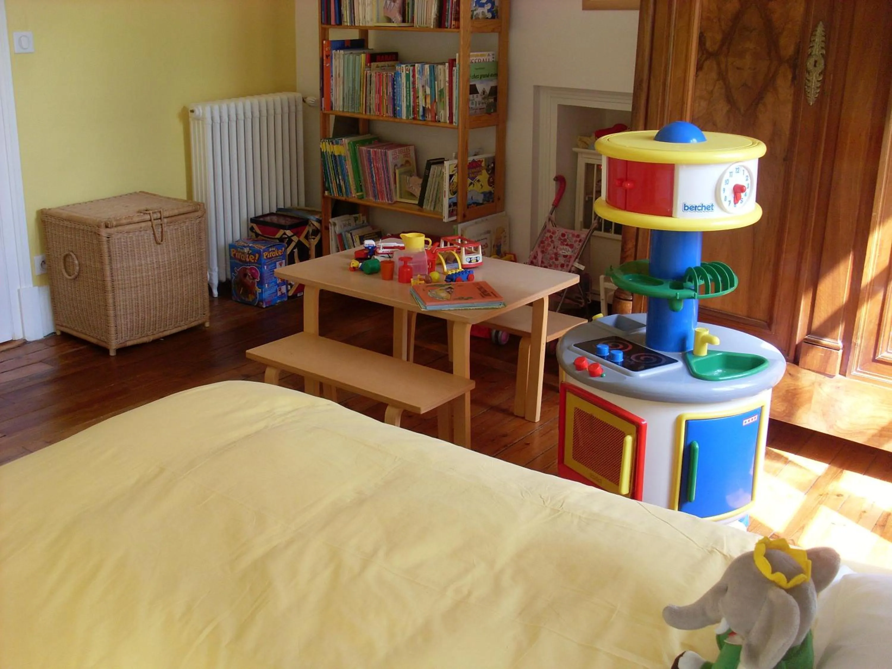 Library in La Héraudière Bed & Breakfast