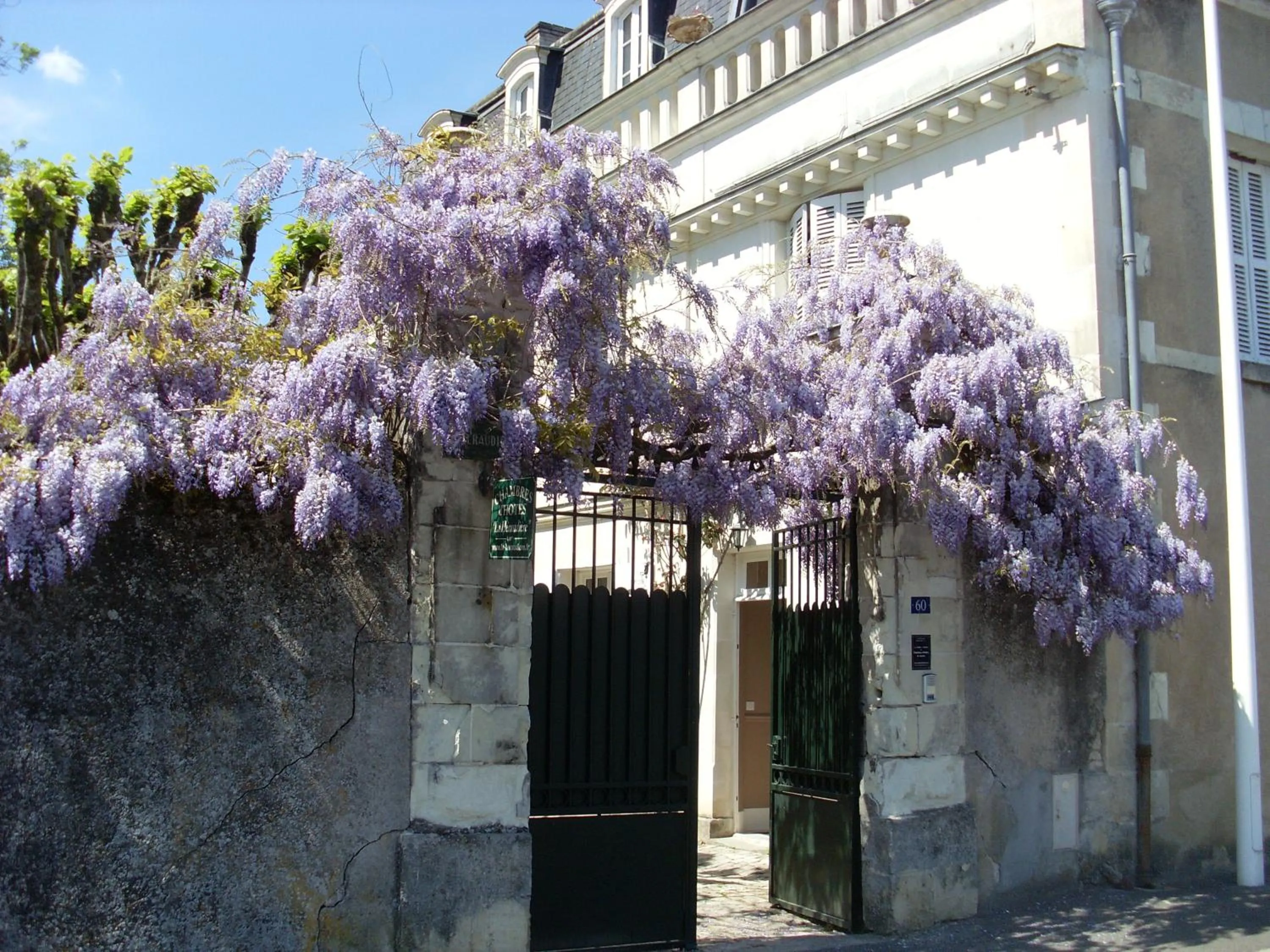 Facade/entrance in La Héraudière Bed & Breakfast
