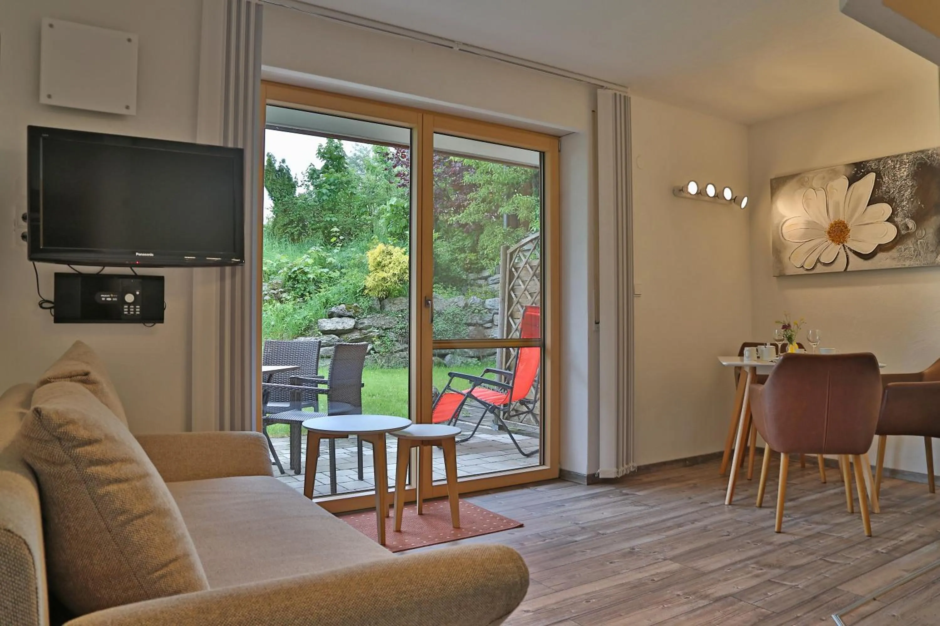 TV and multimedia in Alpenstern Finy, Bio-Gästehaus