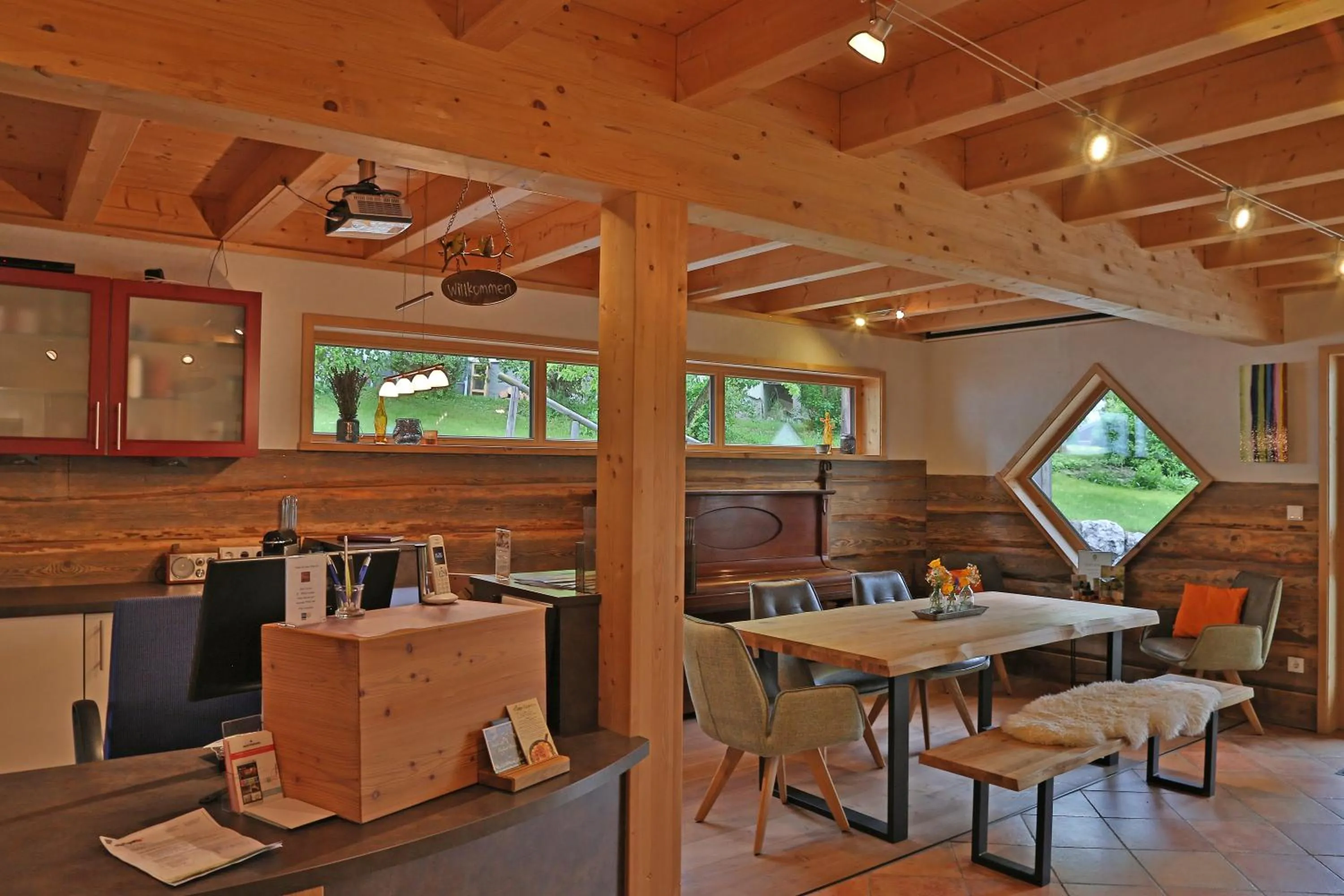 Communal lounge/ TV room in Alpenstern Finy, Bio-Gästehaus