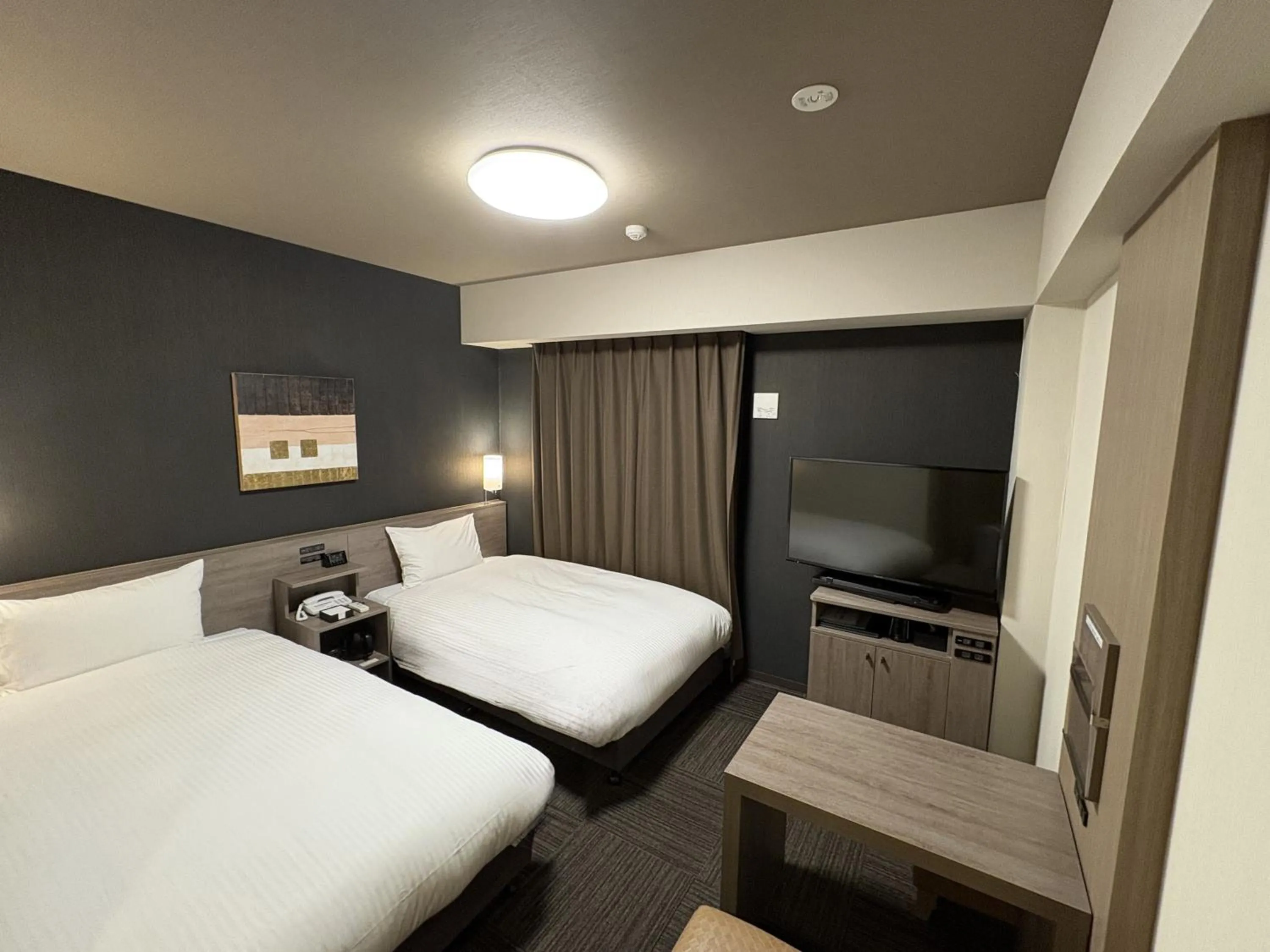 Photo of the whole room, Bed in Hotel Route-inn Utsunomiya Yuinomori -Lightline Yuinomori Nishi Ekimae-