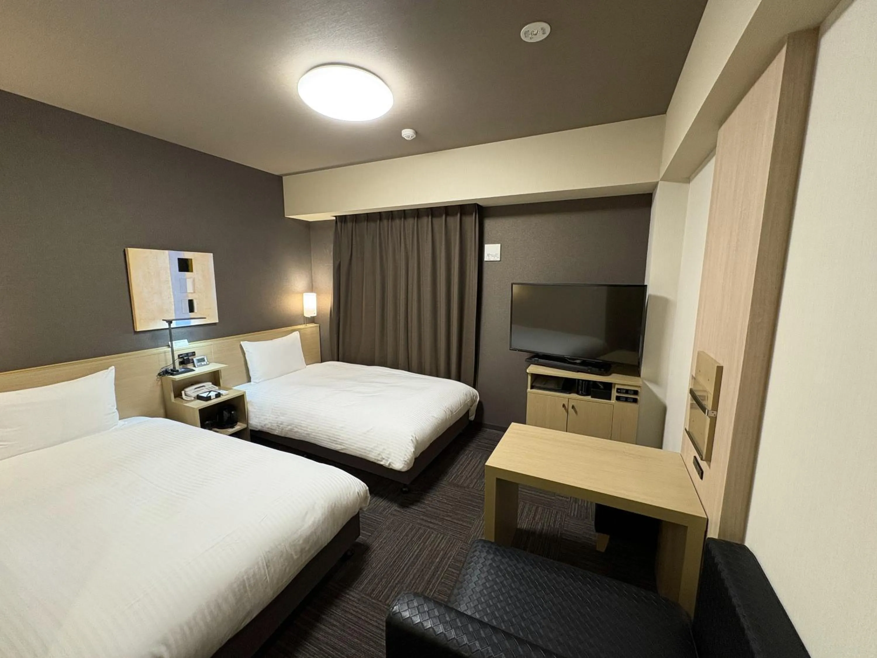 Photo of the whole room, Bed in Hotel Route-inn Utsunomiya Yuinomori -Lightline Yuinomori Nishi Ekimae-