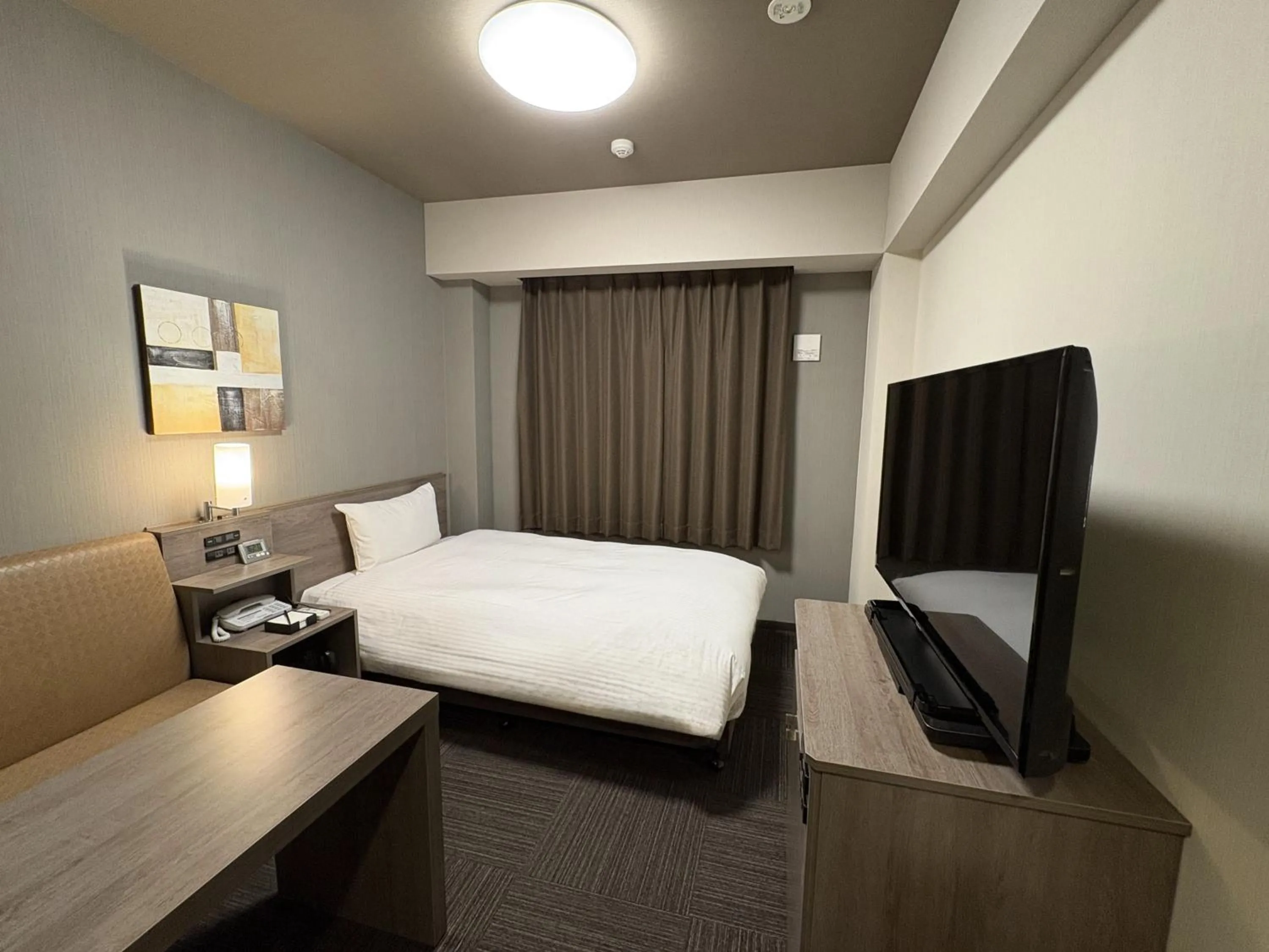 Photo of the whole room, Bed in Hotel Route-inn Utsunomiya Yuinomori -Lightline Yuinomori Nishi Ekimae-