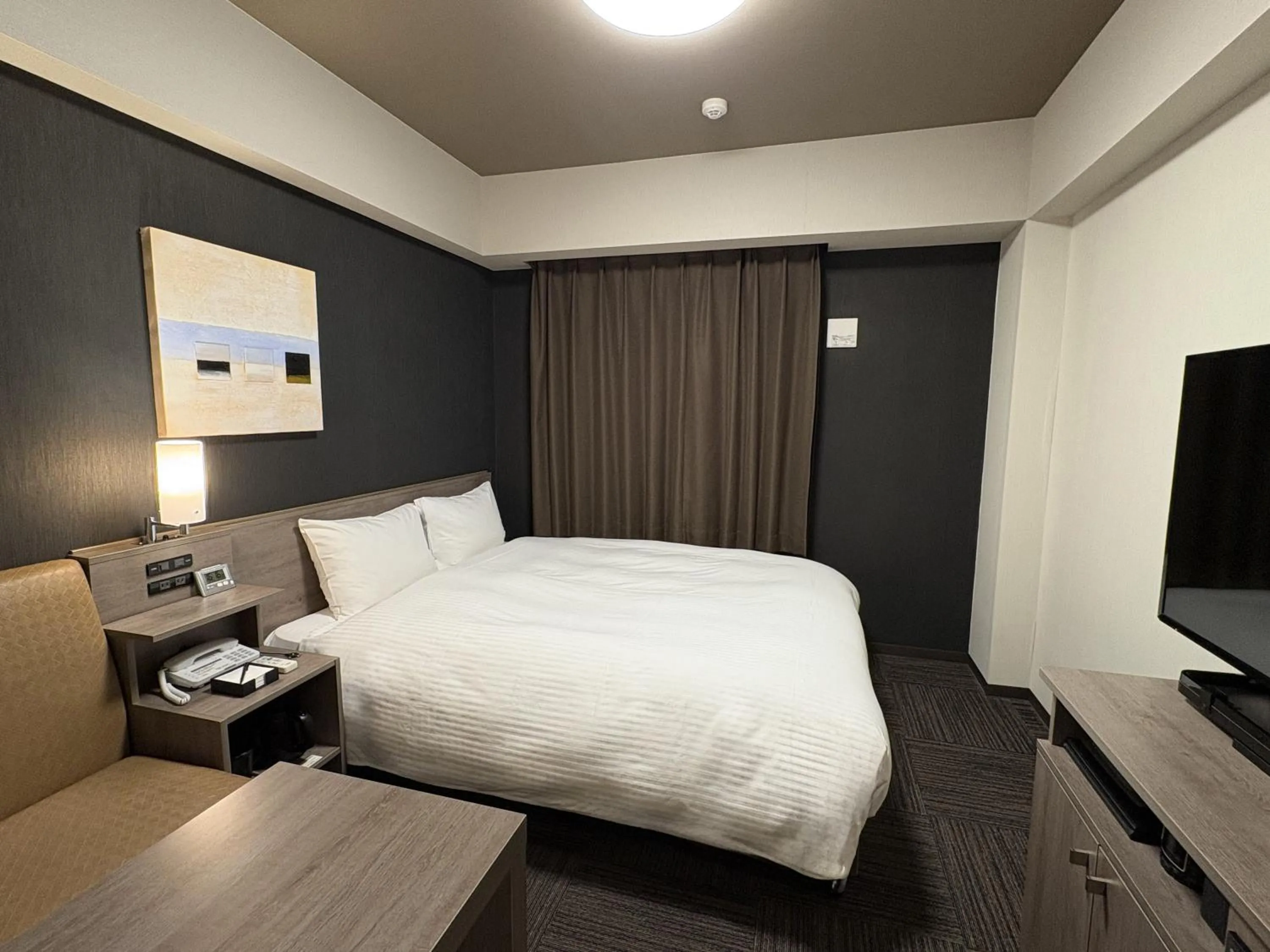 Photo of the whole room, Bed in Hotel Route-inn Utsunomiya Yuinomori -Lightline Yuinomori Nishi Ekimae-