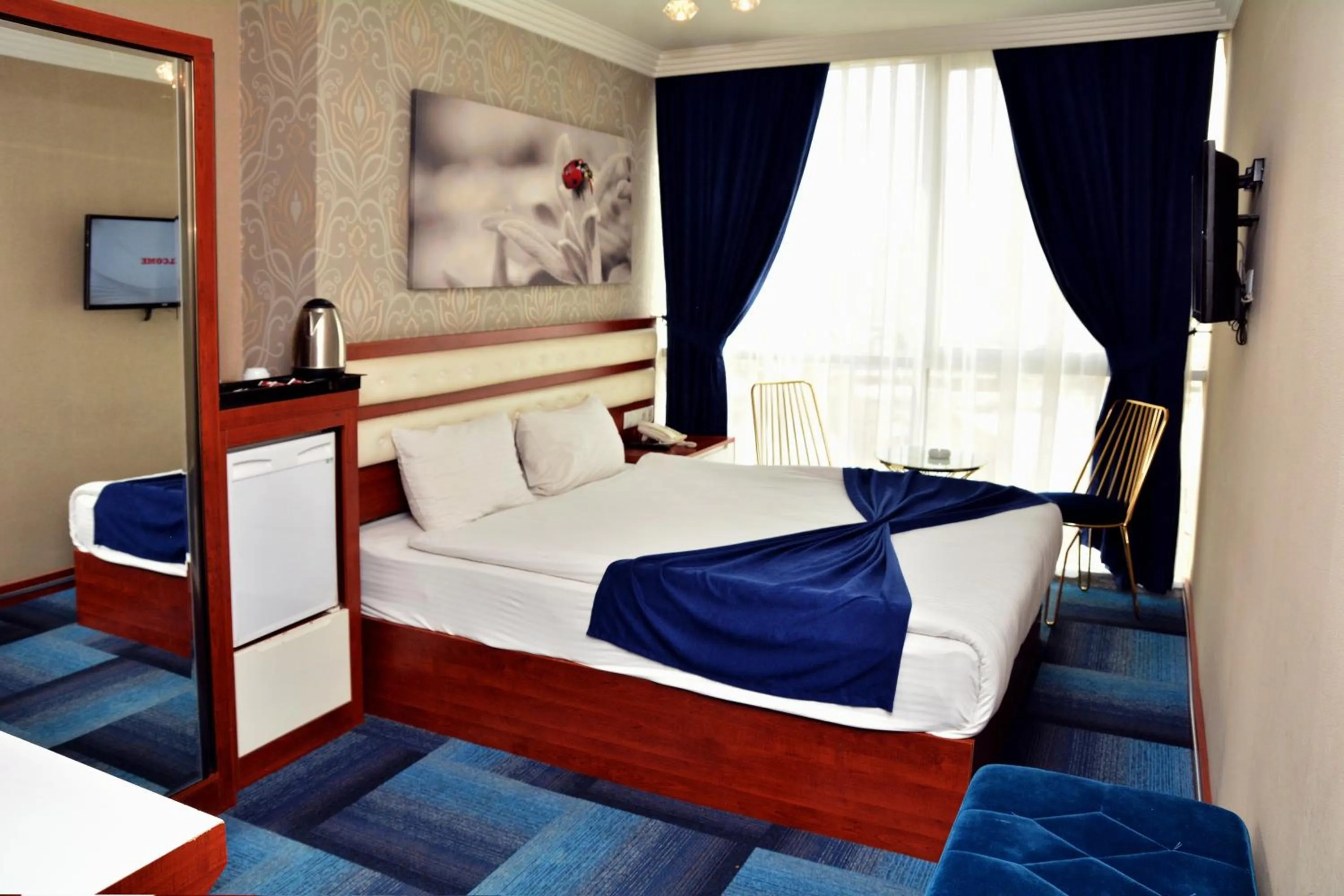 Photo of the whole room, Bed in Business Grand Hotel
