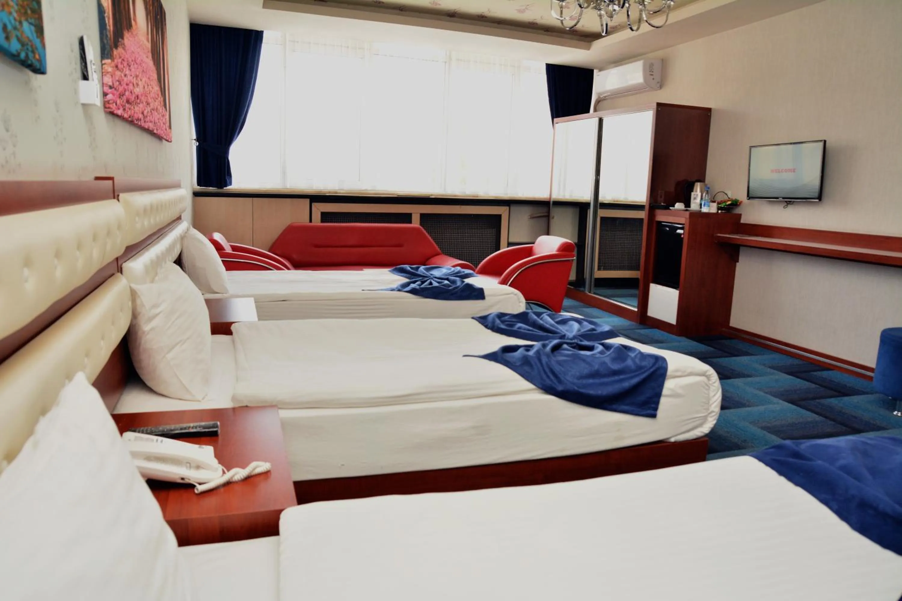 Photo of the whole room, Bed in Business Grand Hotel