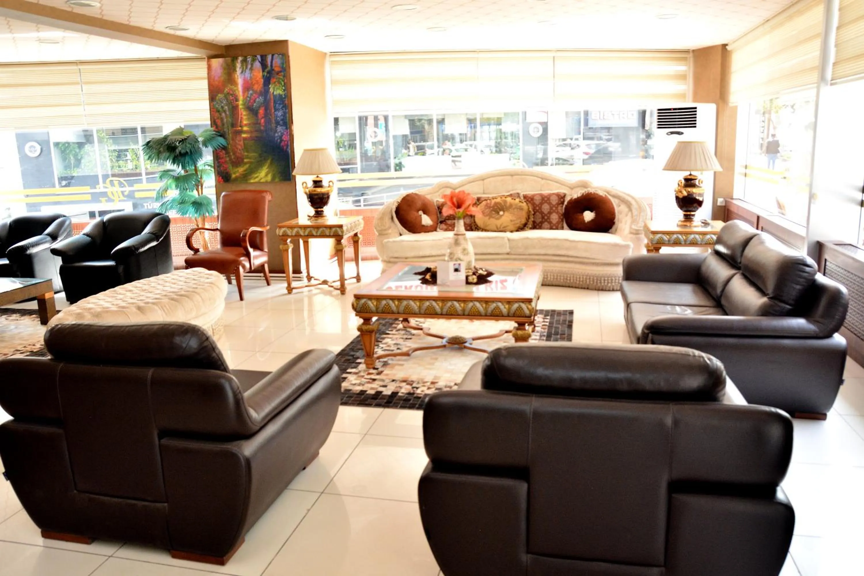 Seating area in Business Grand Hotel