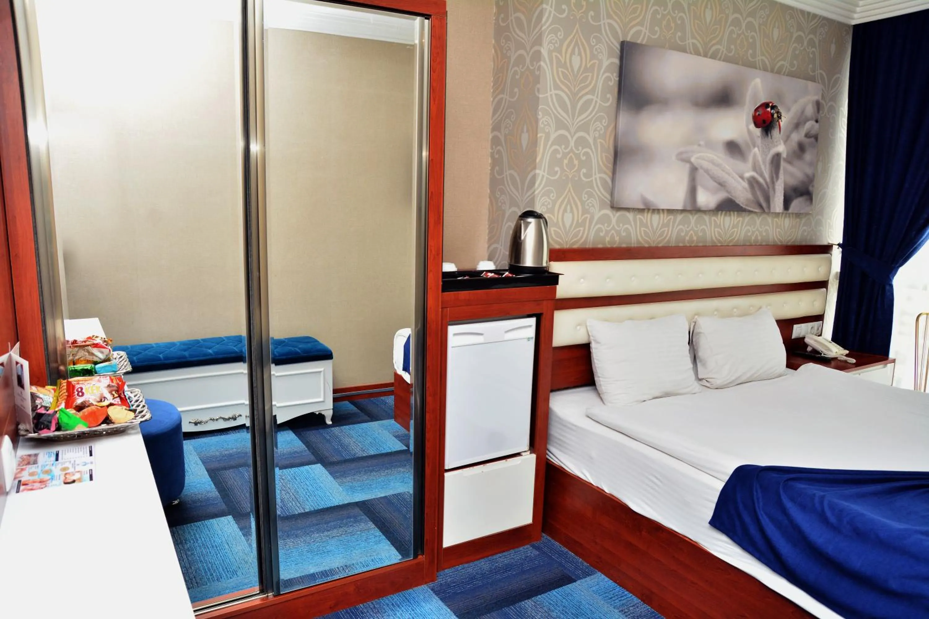 Photo of the whole room, Bed in Business Grand Hotel