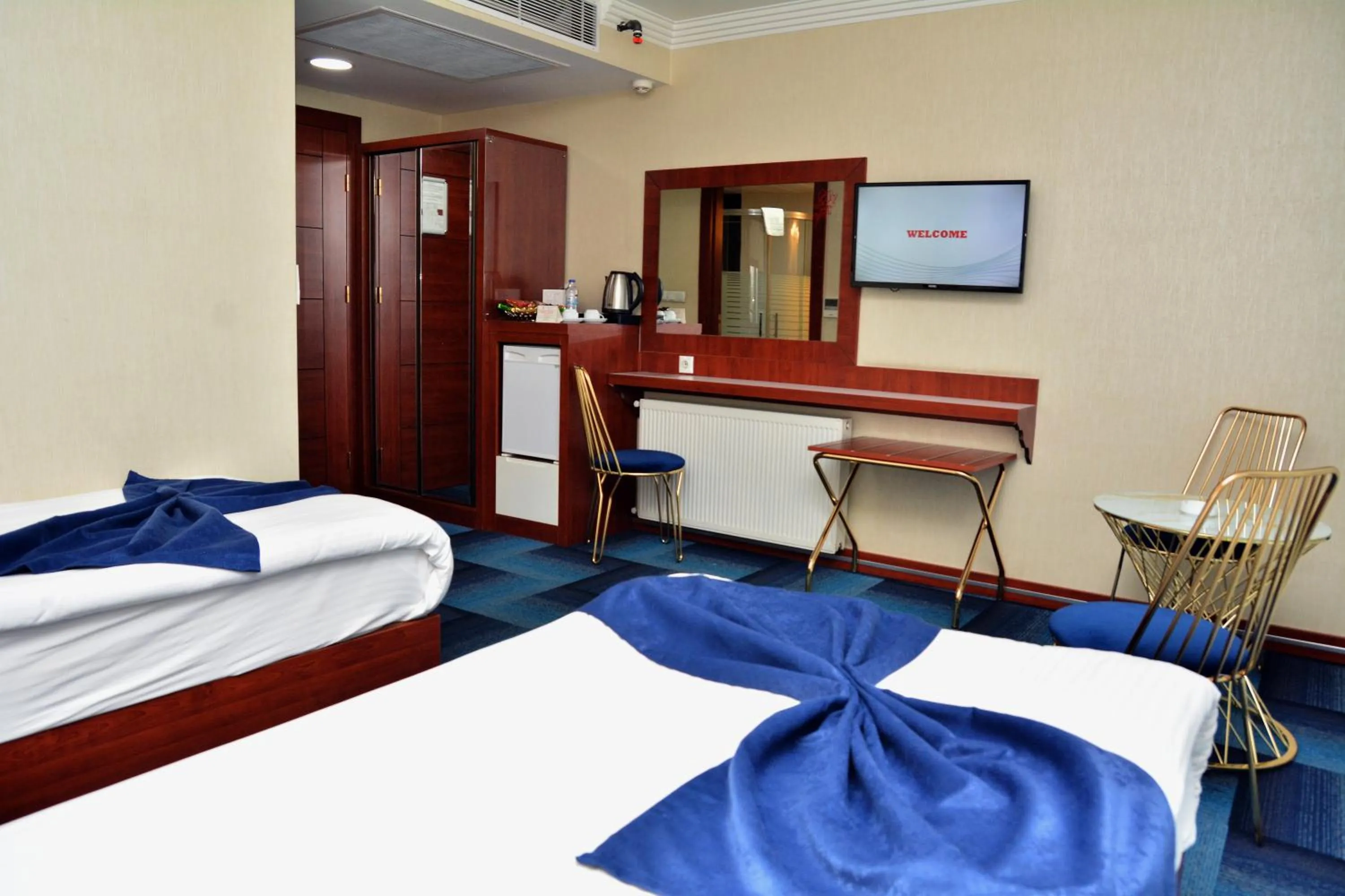 Photo of the whole room, Bed in Business Grand Hotel