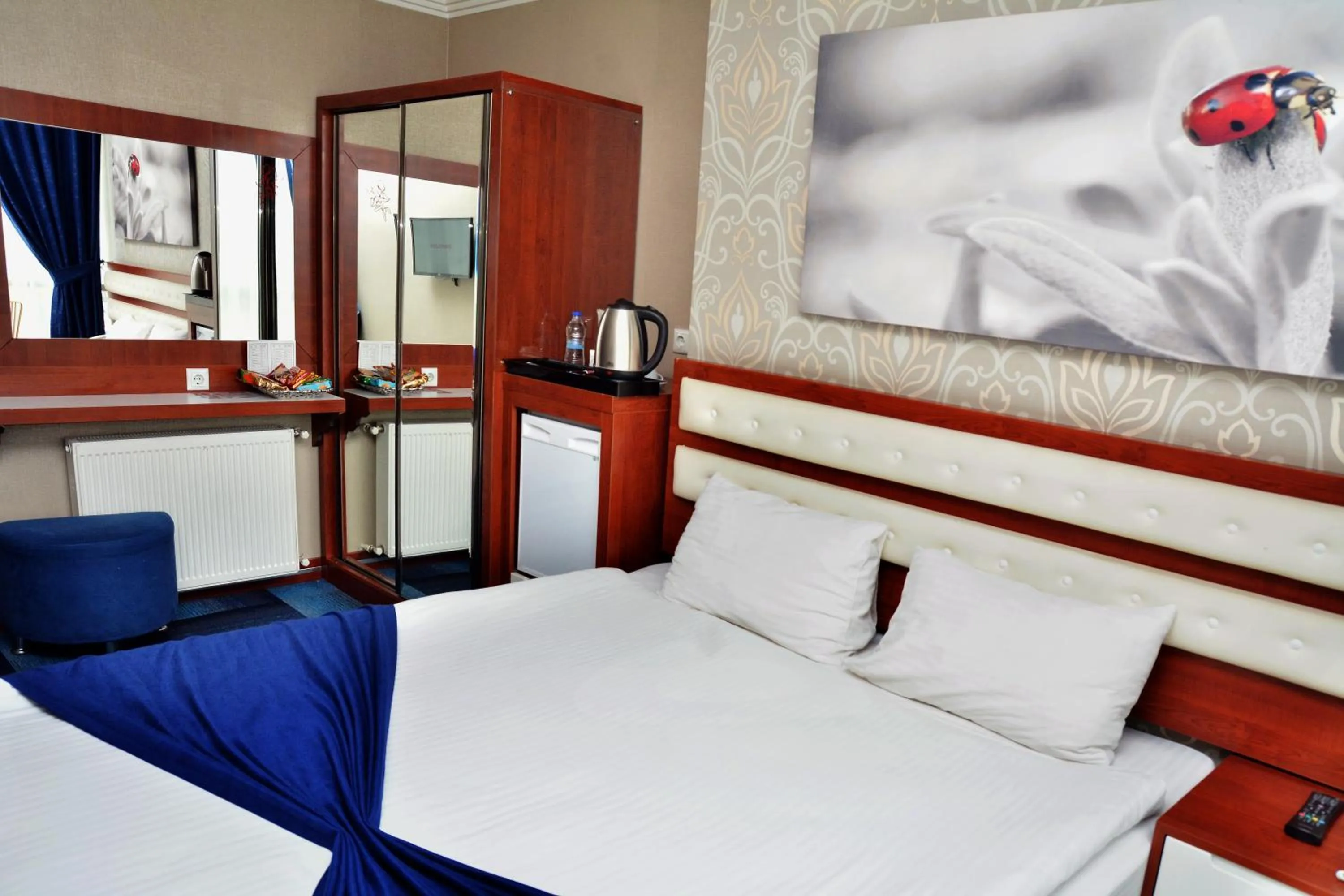 Photo of the whole room, Bed in Business Grand Hotel