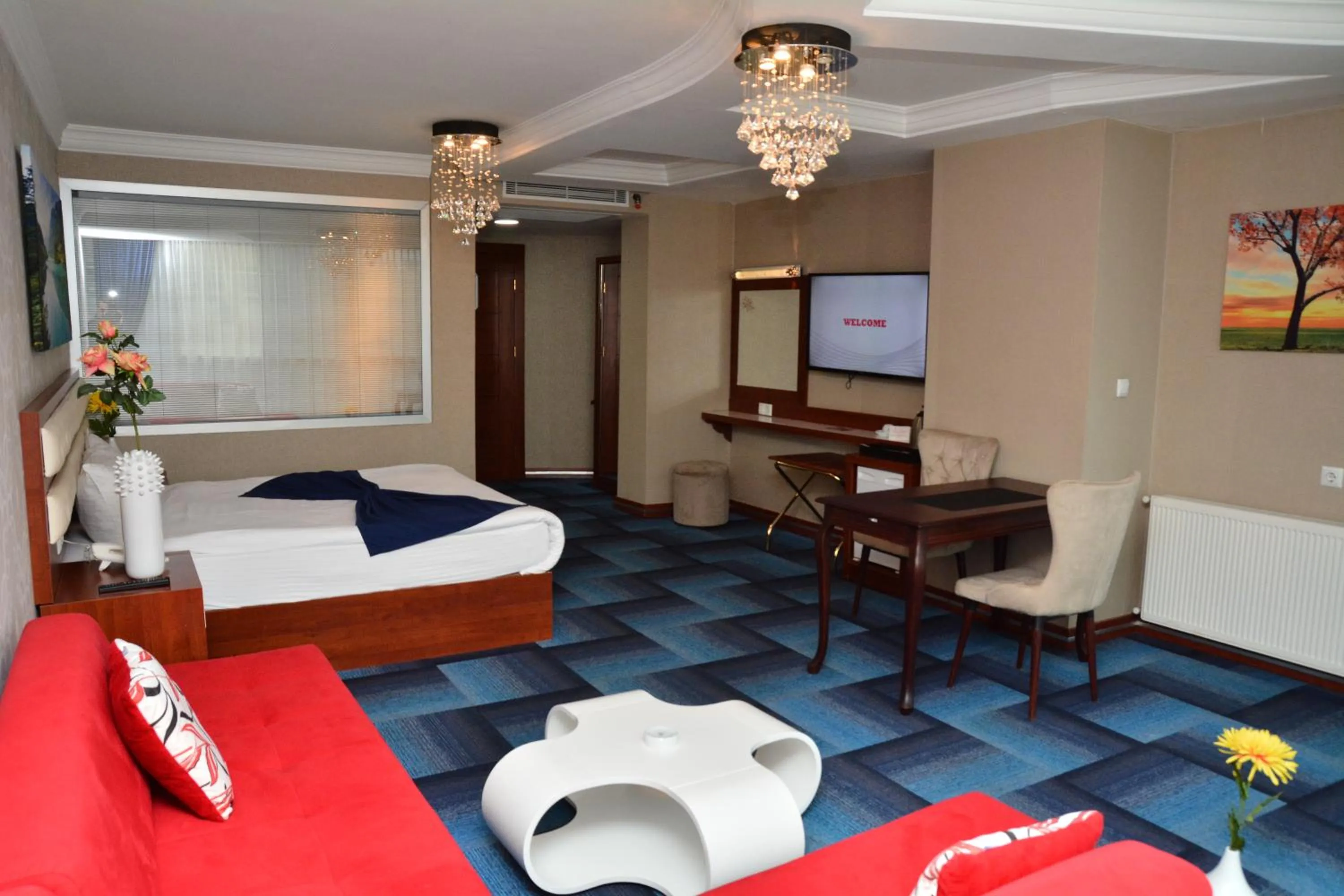 Photo of the whole room, Bed in Business Grand Hotel