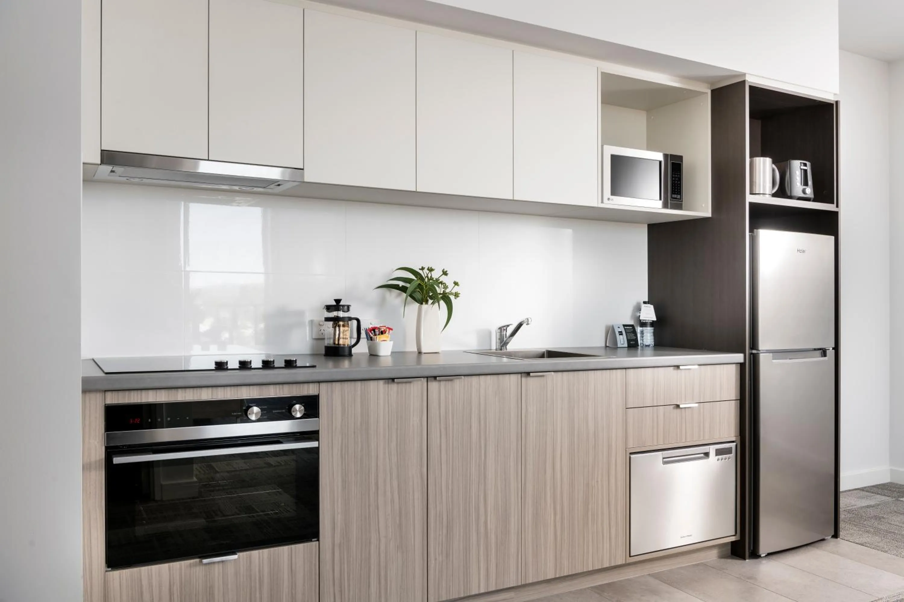 Coffee/tea facilities in Quest Midland