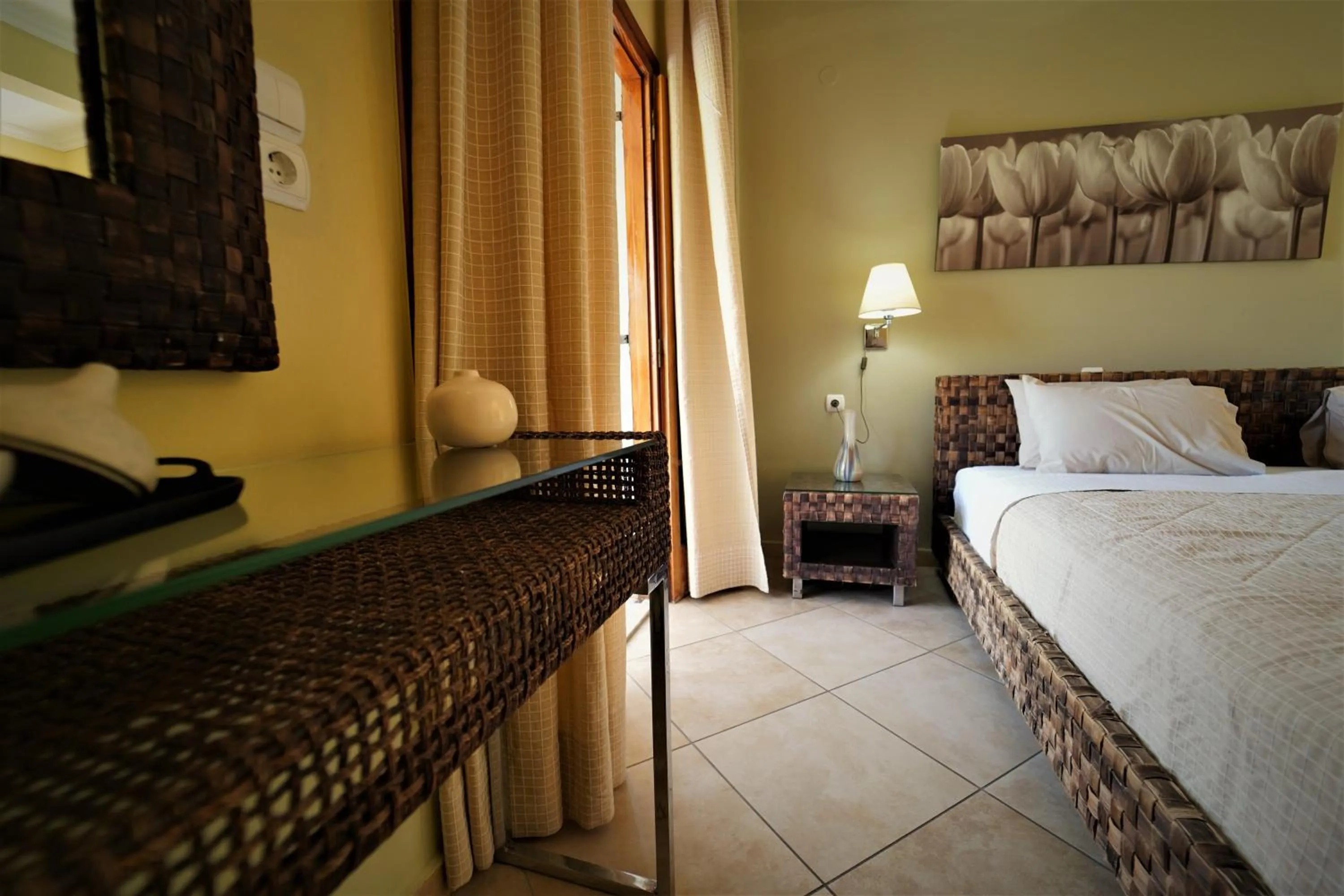 Bedroom, Bed in Bella Vista Hotel Studios & Apartments