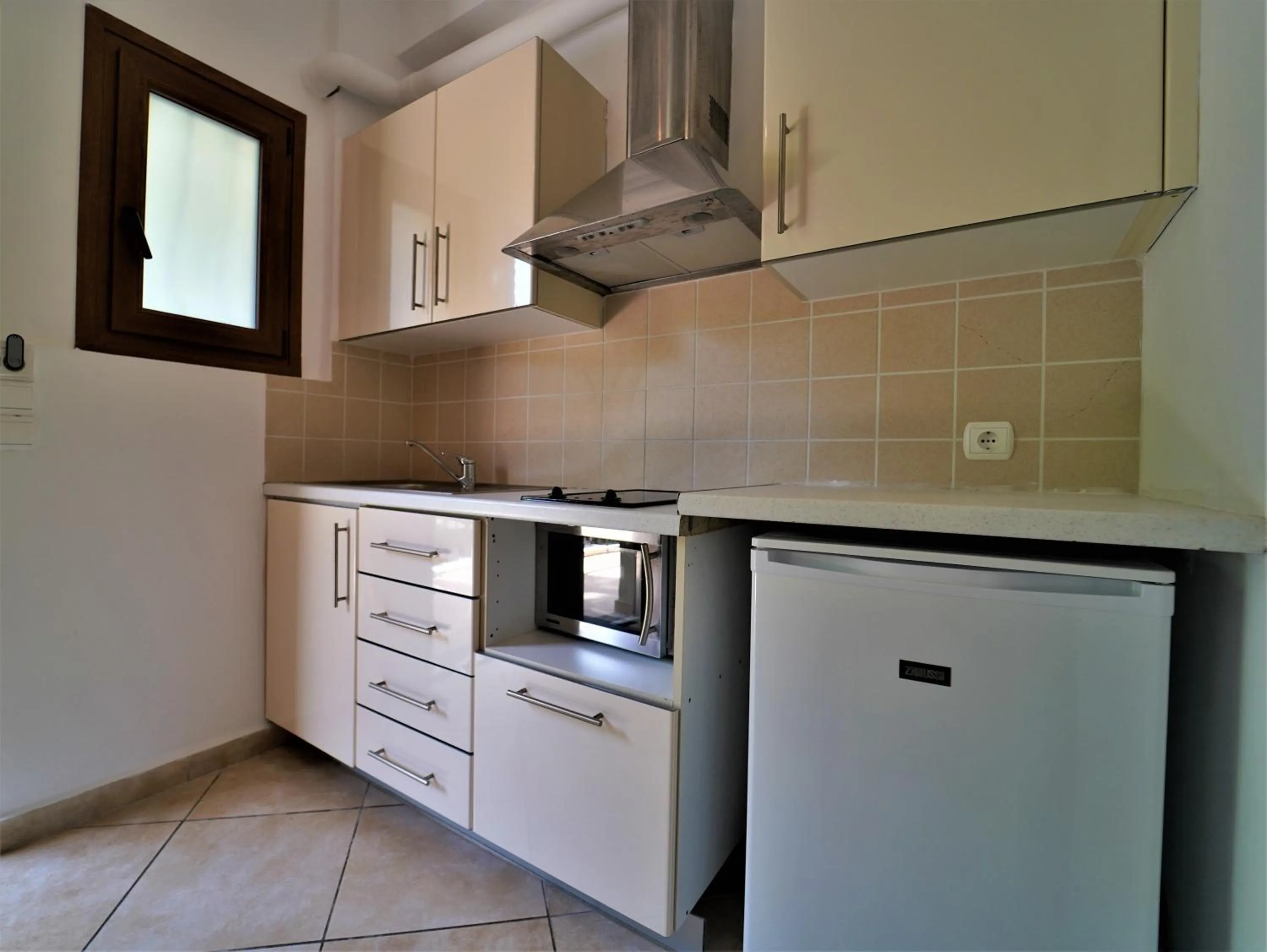 Kitchen or kitchenette in Bella Vista Hotel Studios & Apartments
