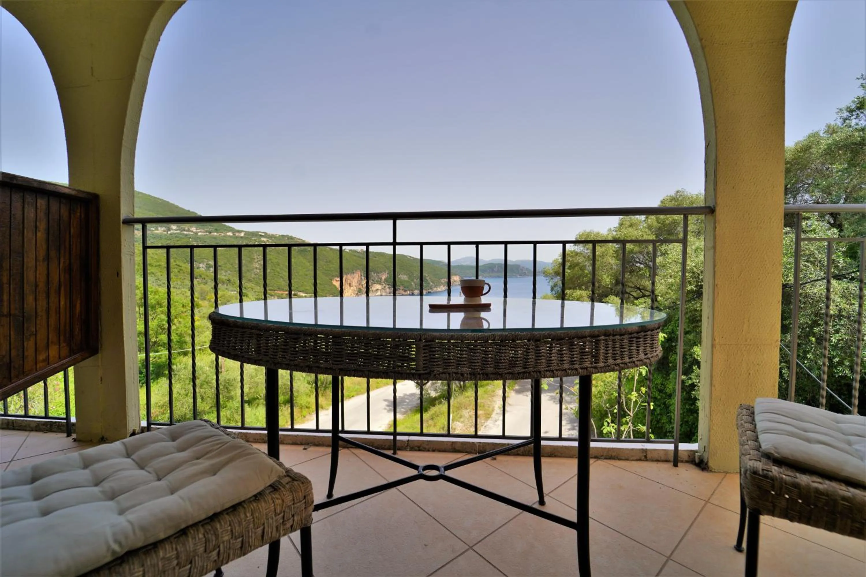 Balcony/Terrace in Bella Vista Hotel Studios & Apartments