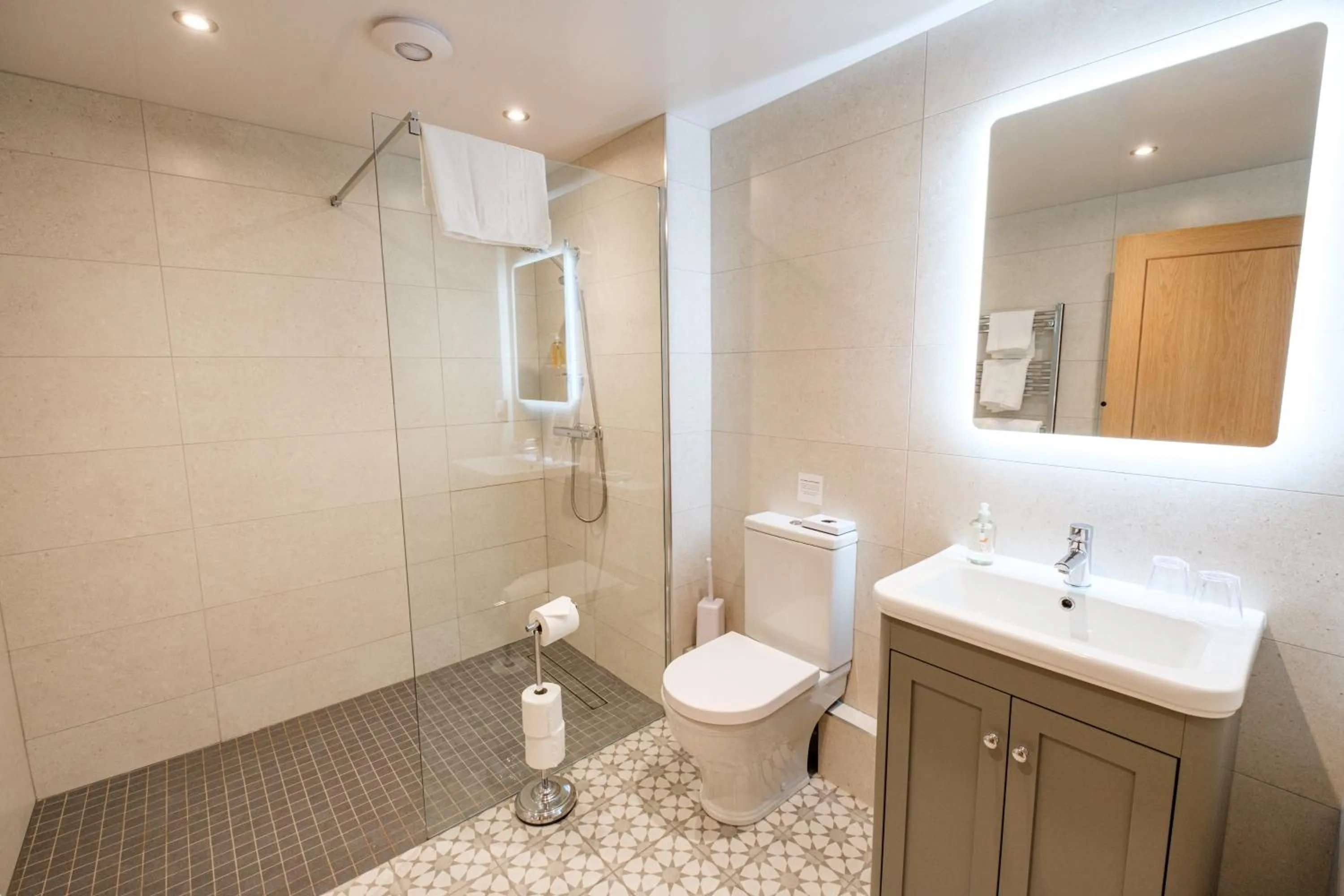 Shower in The Ruddings