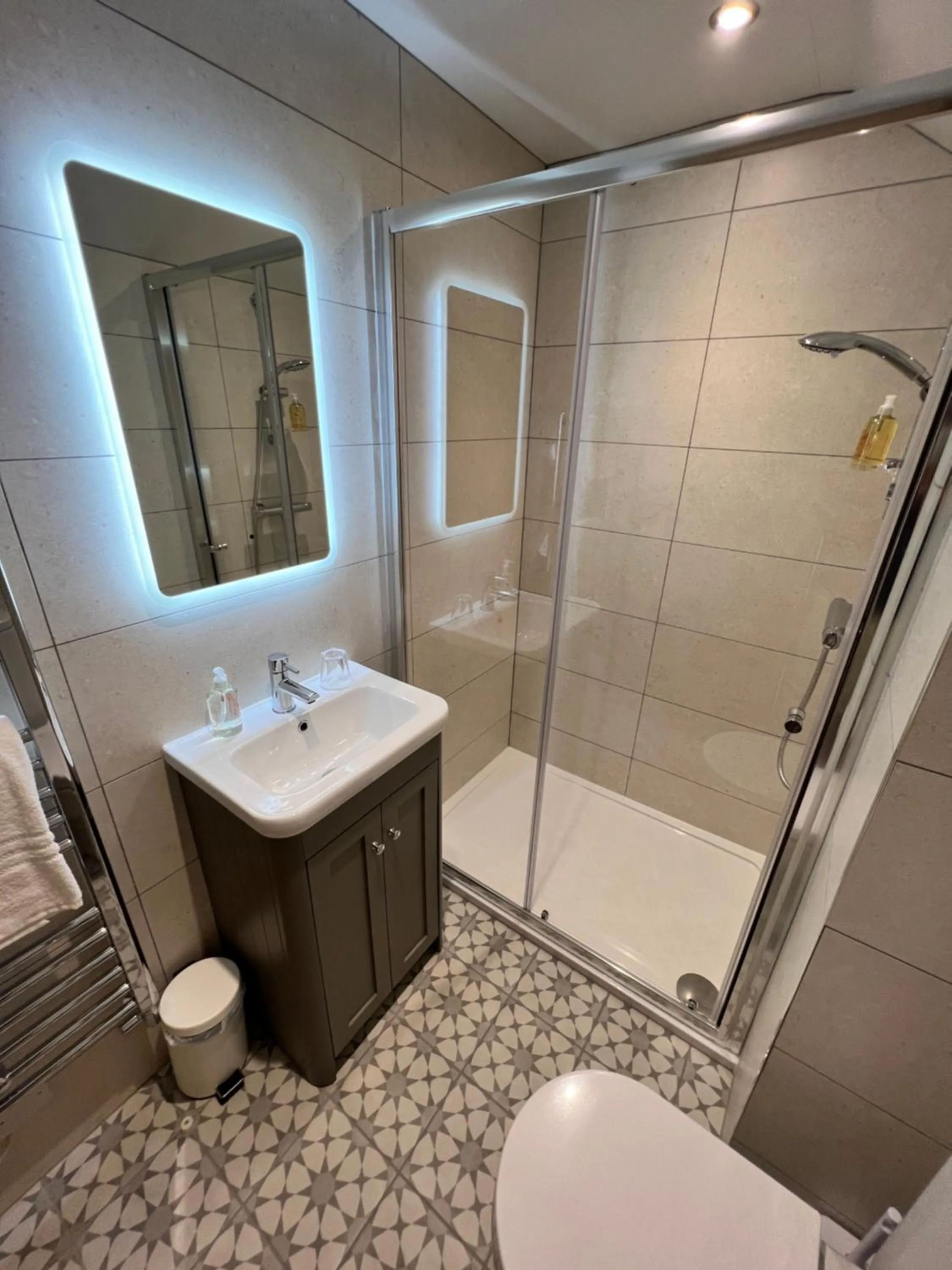 Shower in The Ruddings