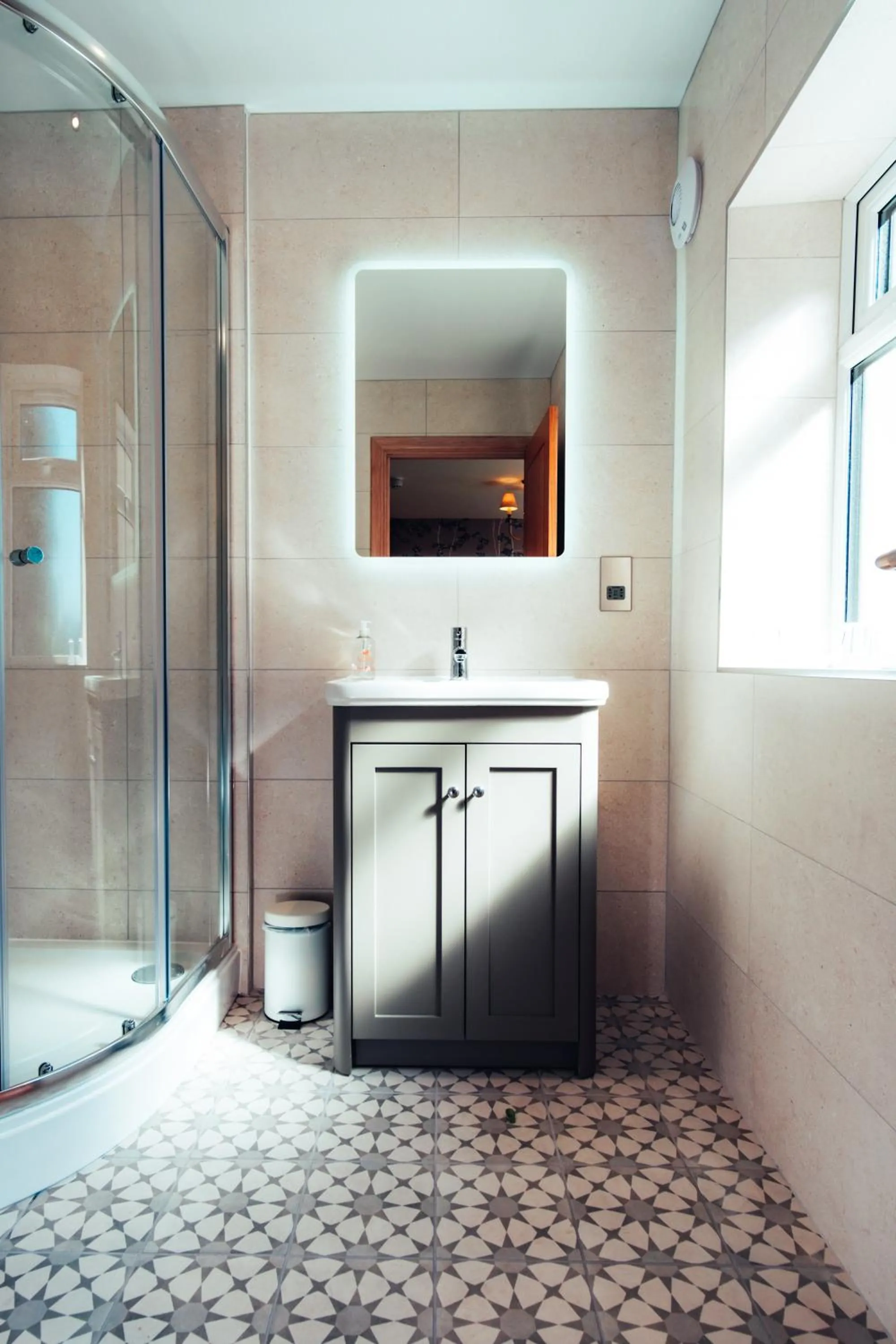 Shower in The Ruddings