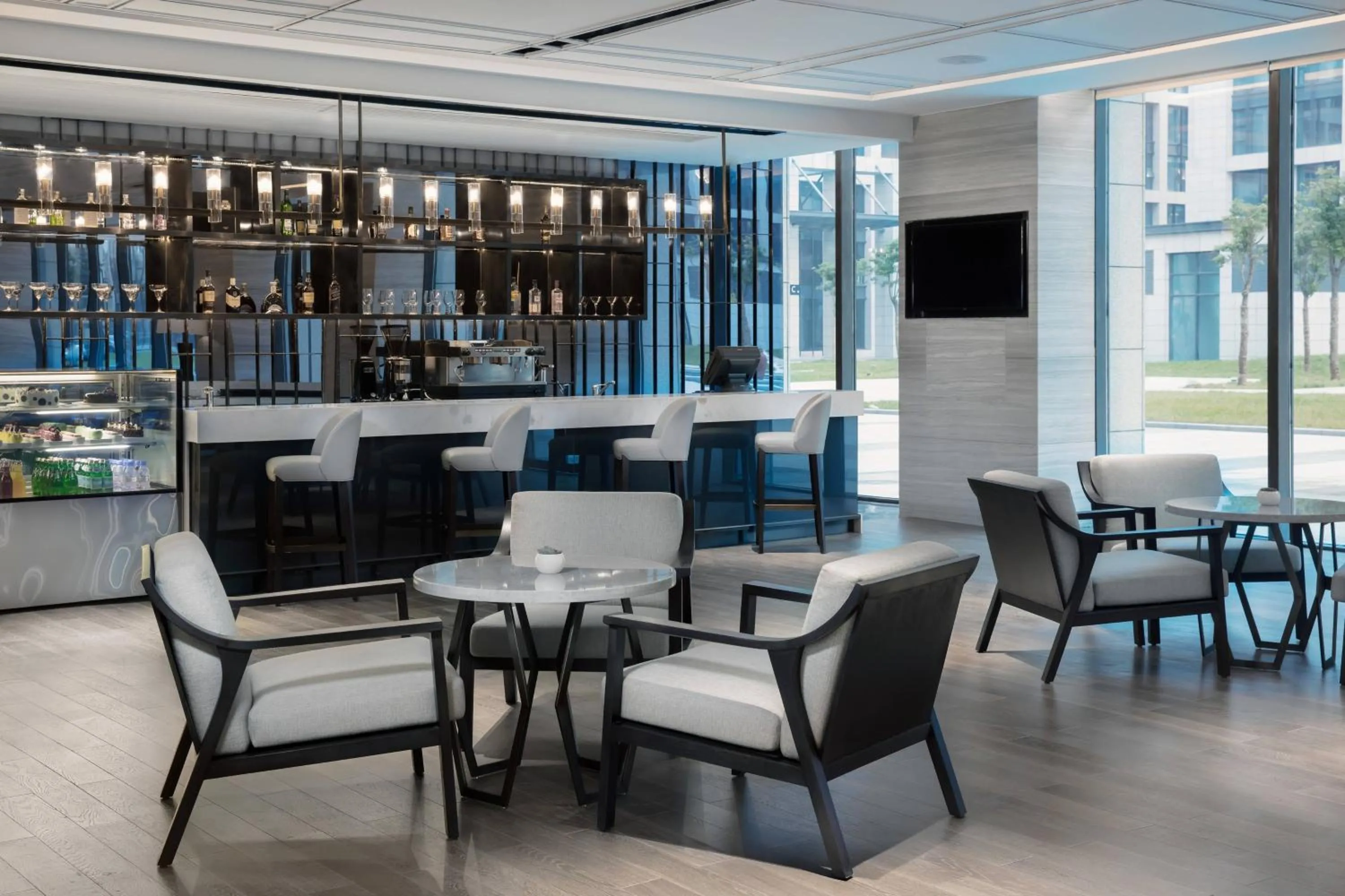 Lounge or bar in Courtyard by Marriott Zhengzhou Airport