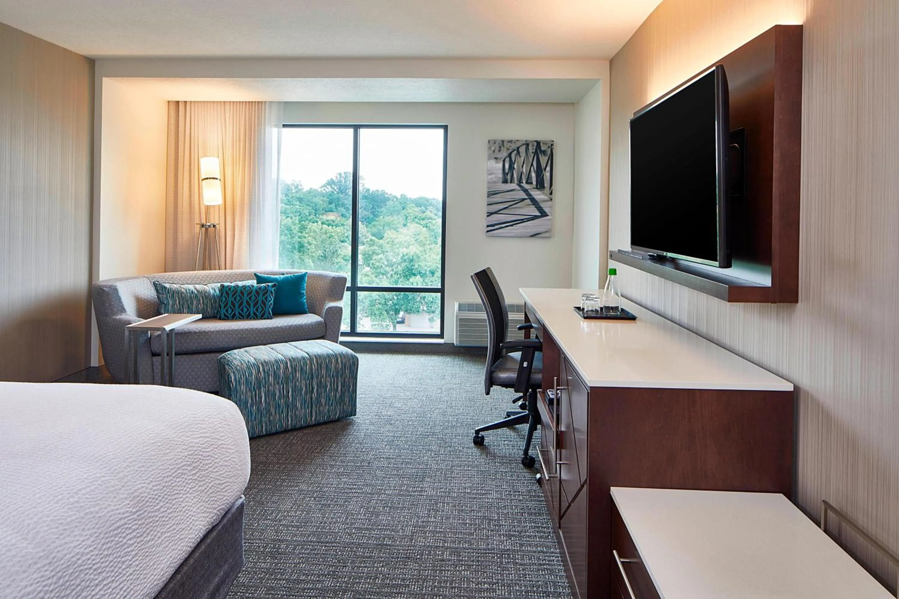 Photo of the whole room, Bed in Courtyard by Marriott Minneapolis West