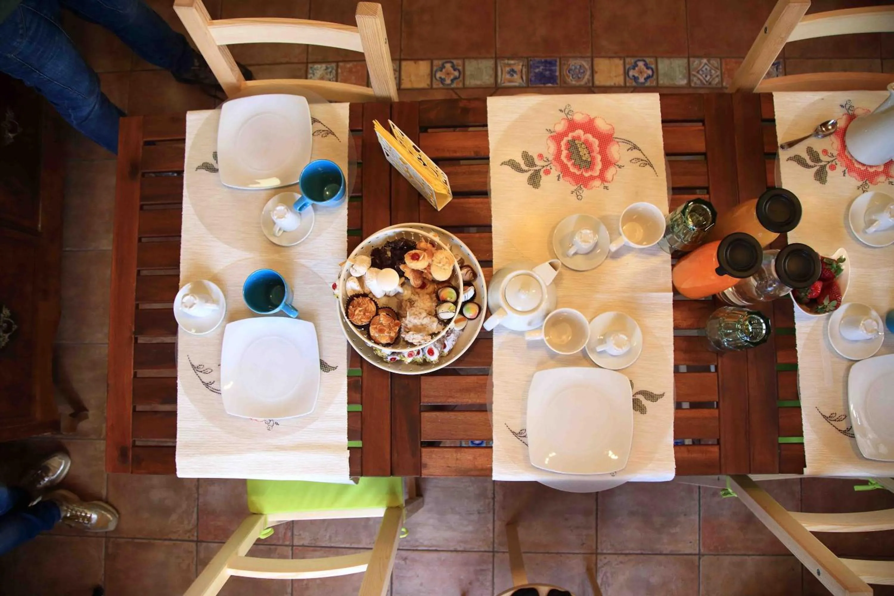 Buffet breakfast in Jardin De France