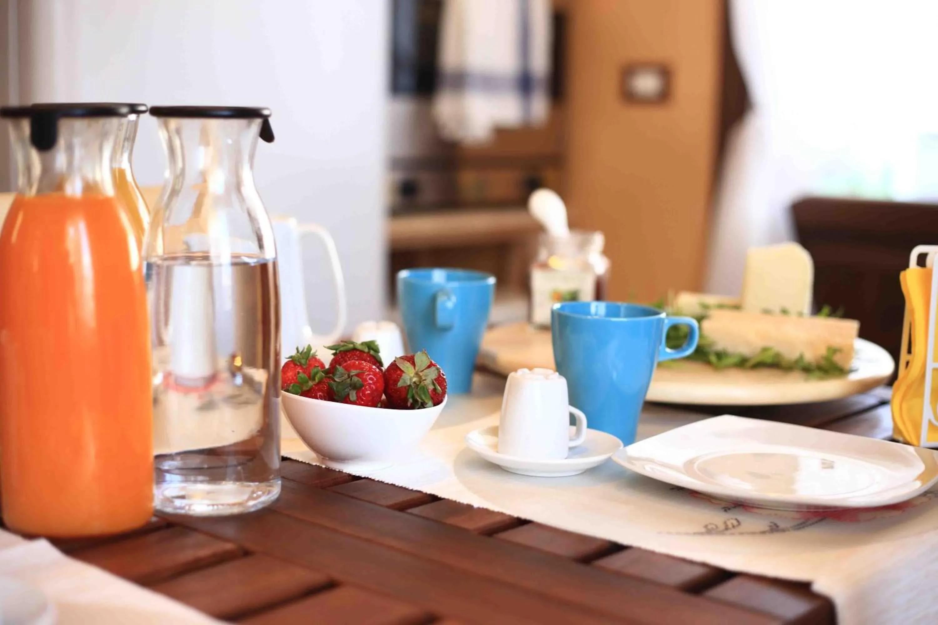 Buffet breakfast in Jardin De France