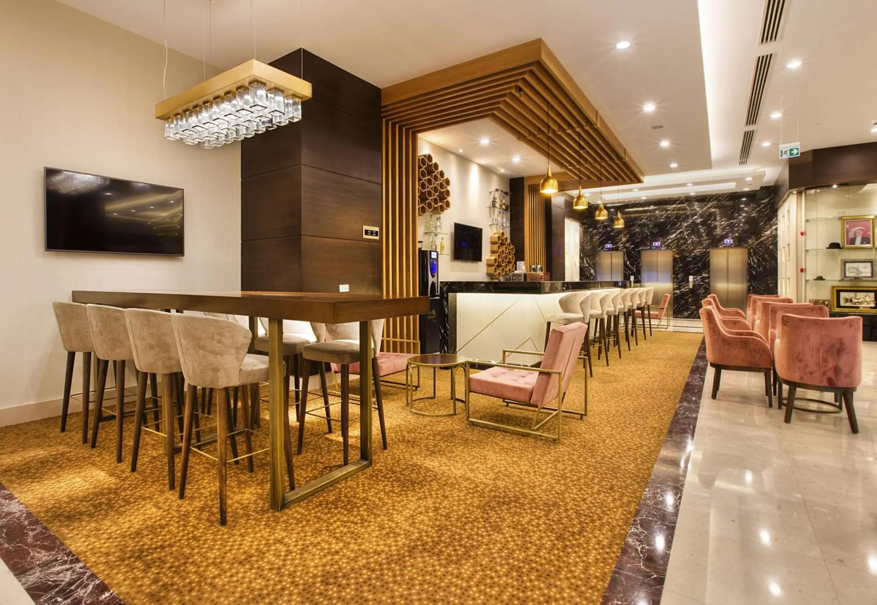 Lounge or bar in Hilton Garden Inn Isparta Lounge or bar in Hilton Garden Inn Isparta