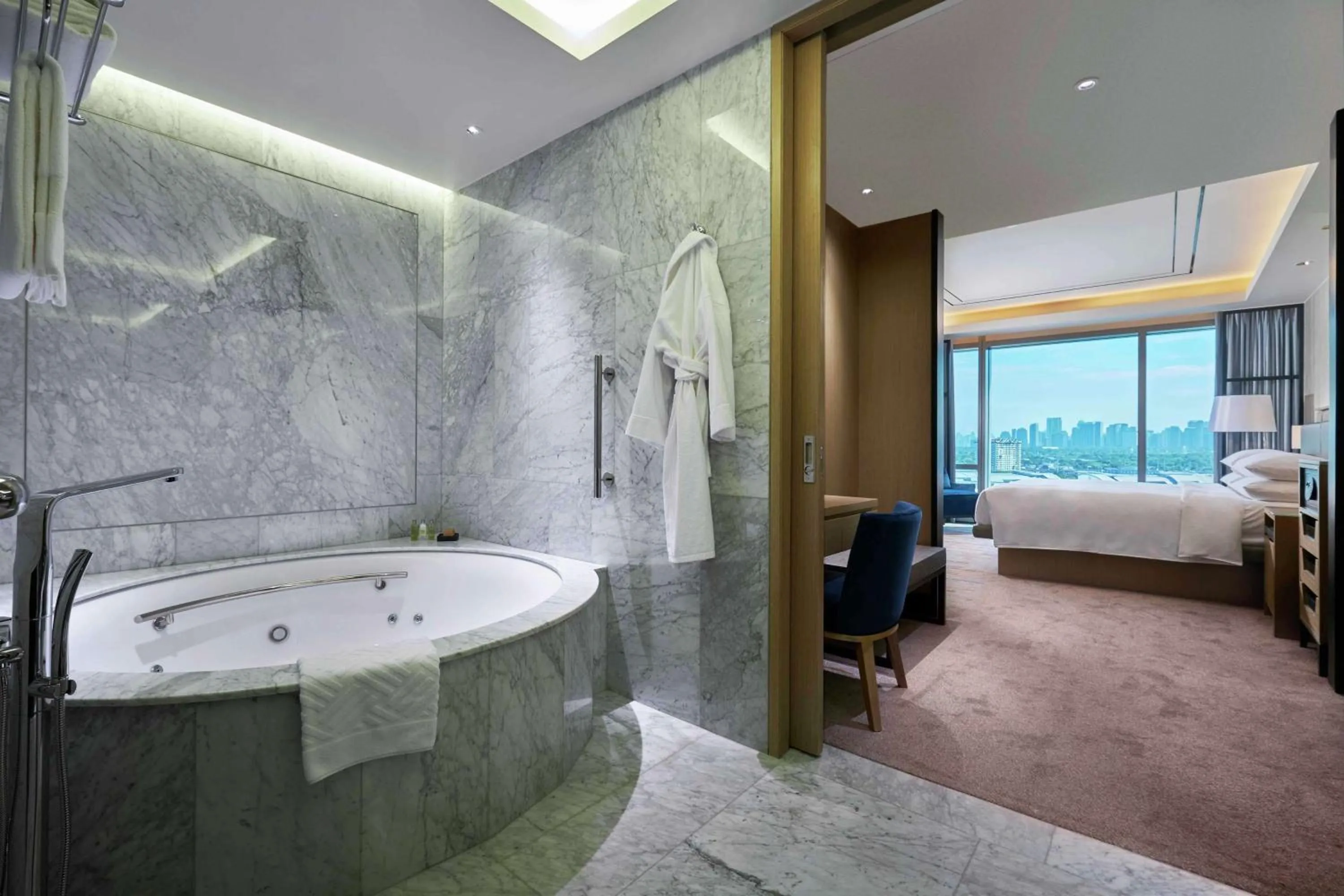 Bathroom, Bed in Hilton Manila Newport World Resorts