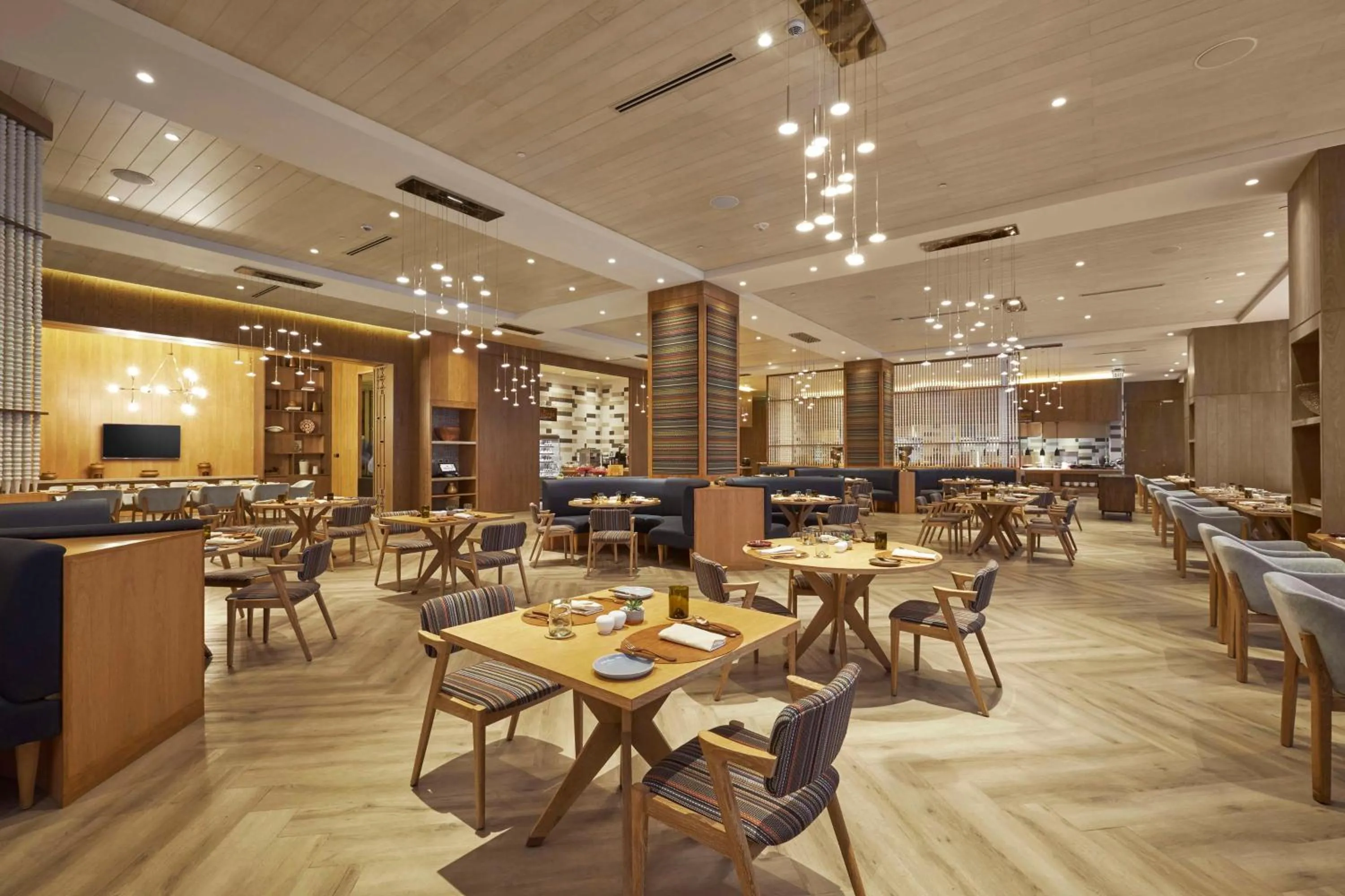 Restaurant/places to eat in Hilton Manila Newport World Resorts